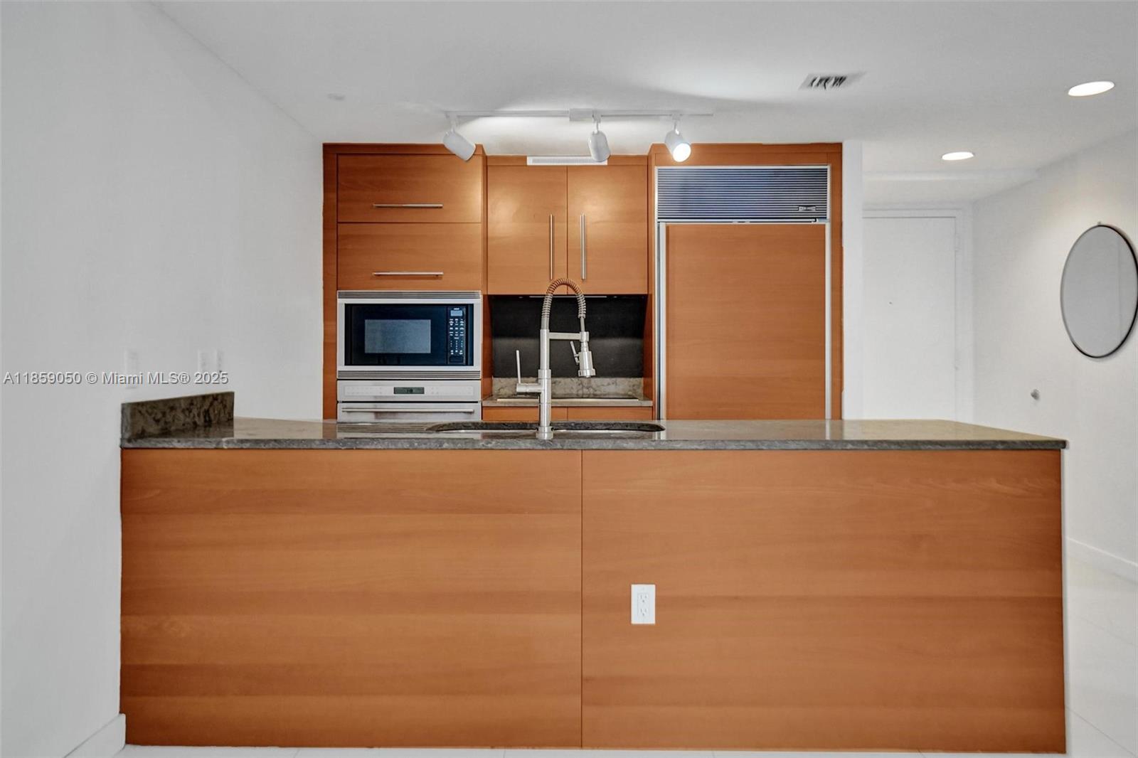 475 Brickell Ave #1714, Miami FL 33131