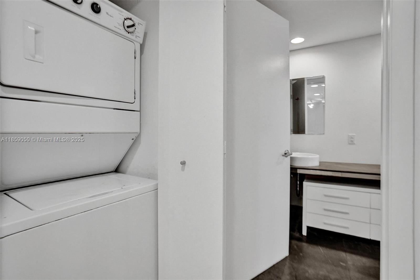 475 Brickell Ave #1714, Miami FL 33131