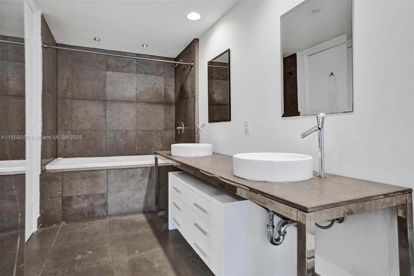 475 Brickell Ave #1714, Miami FL 33131
