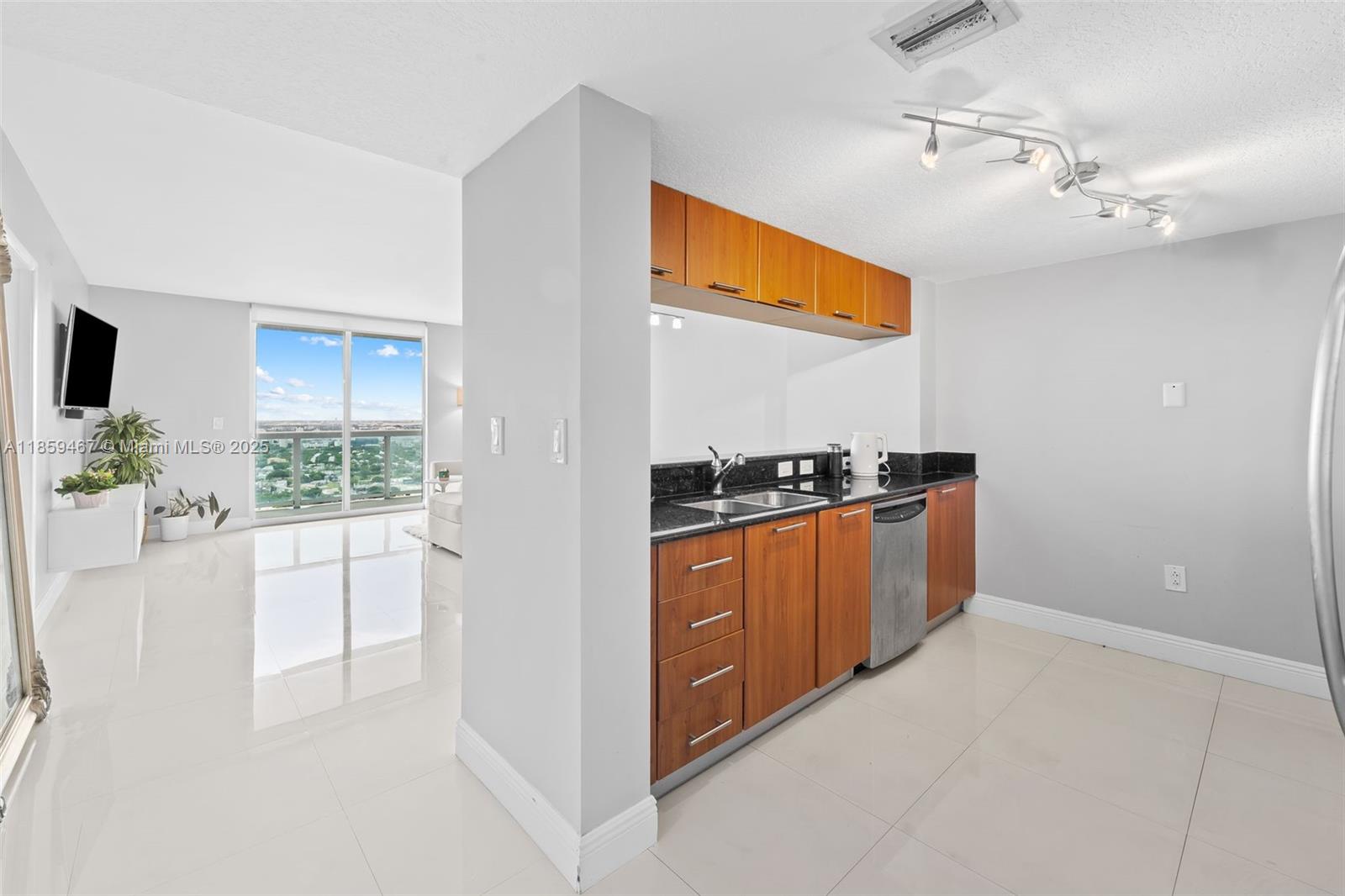 1800 N Bayshore Dr #3704, Miami FL 33132
