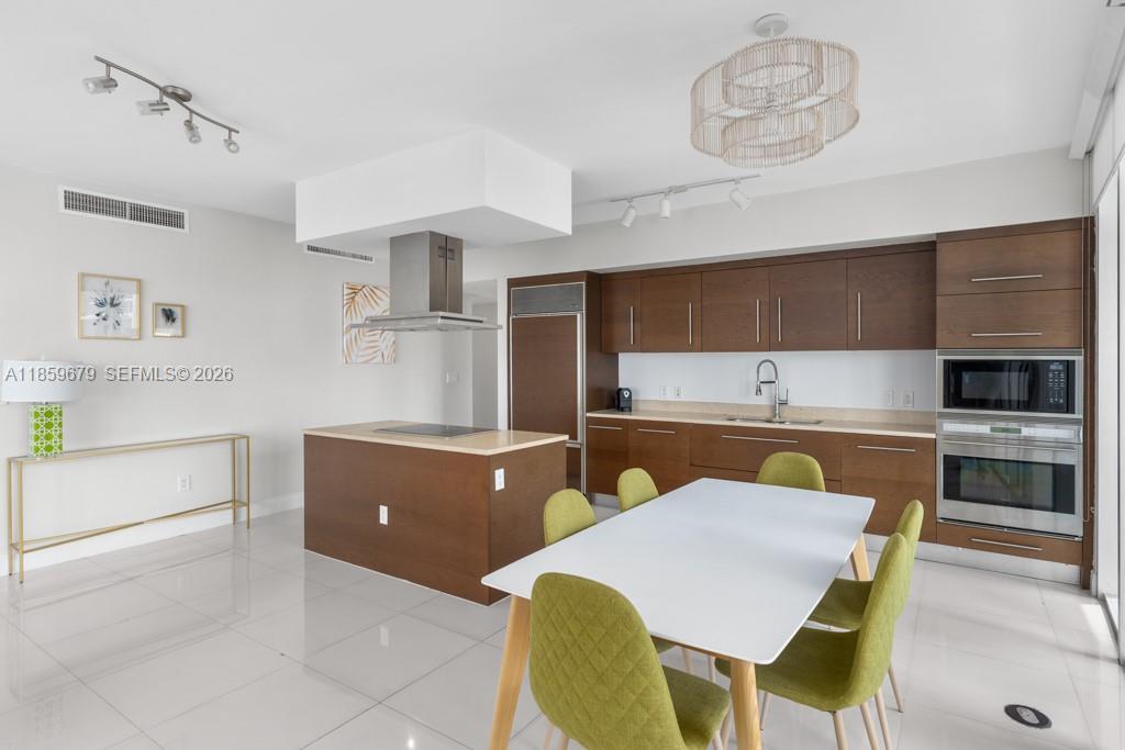 485 Brickell Ave #2210, Miami FL 33131