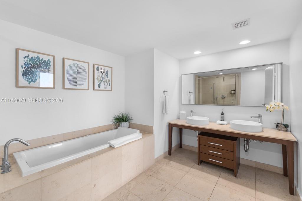 485 Brickell Ave #2210, Miami FL 33131