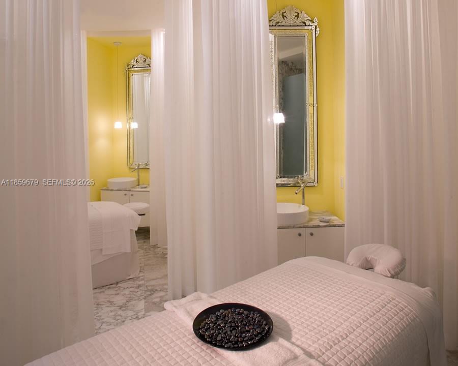485 Brickell Ave #2210, Miami FL 33131