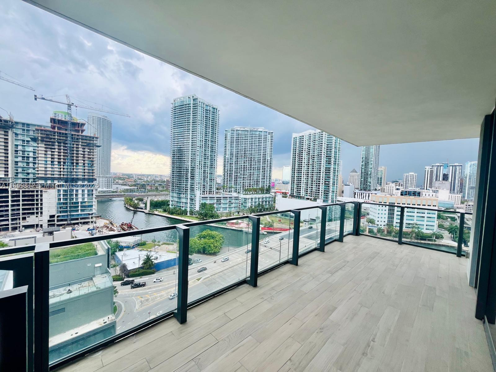 68 SE 6th St #1212, Miami FL 33131
