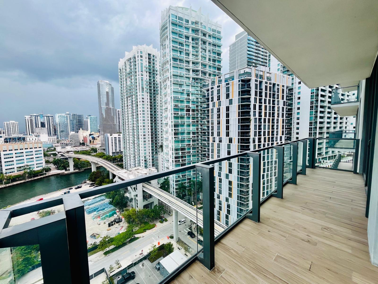 68 SE 6th St #1212, Miami FL 33131