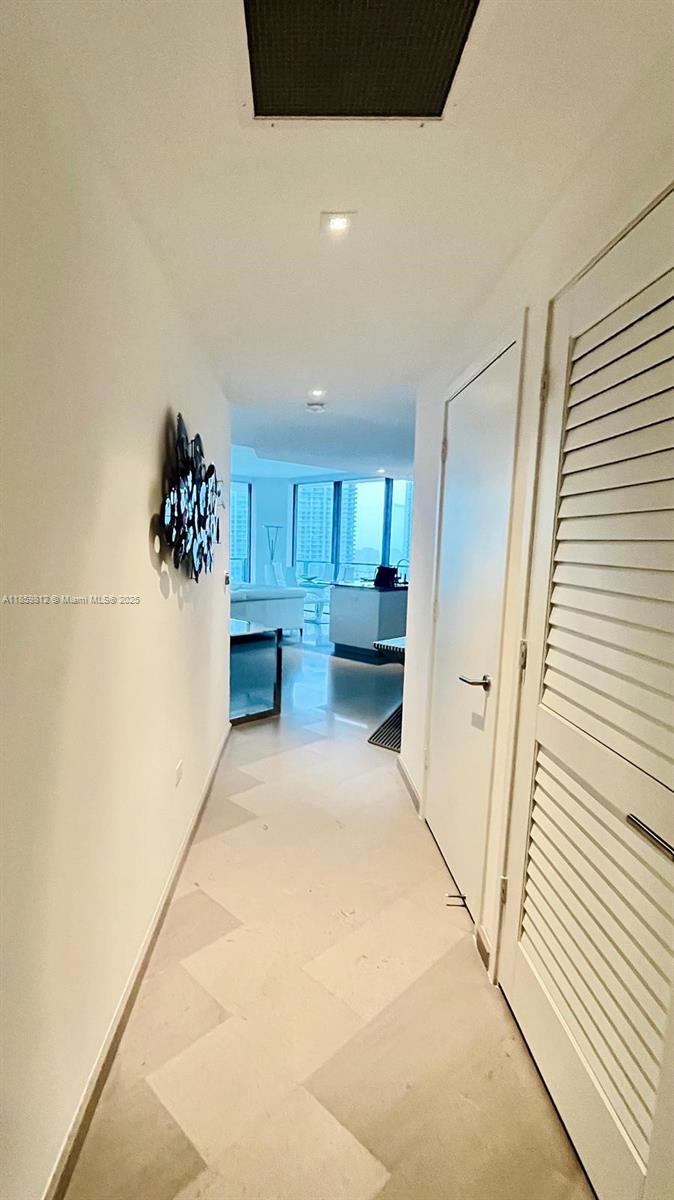 68 SE 6th St #1212, Miami FL 33131
