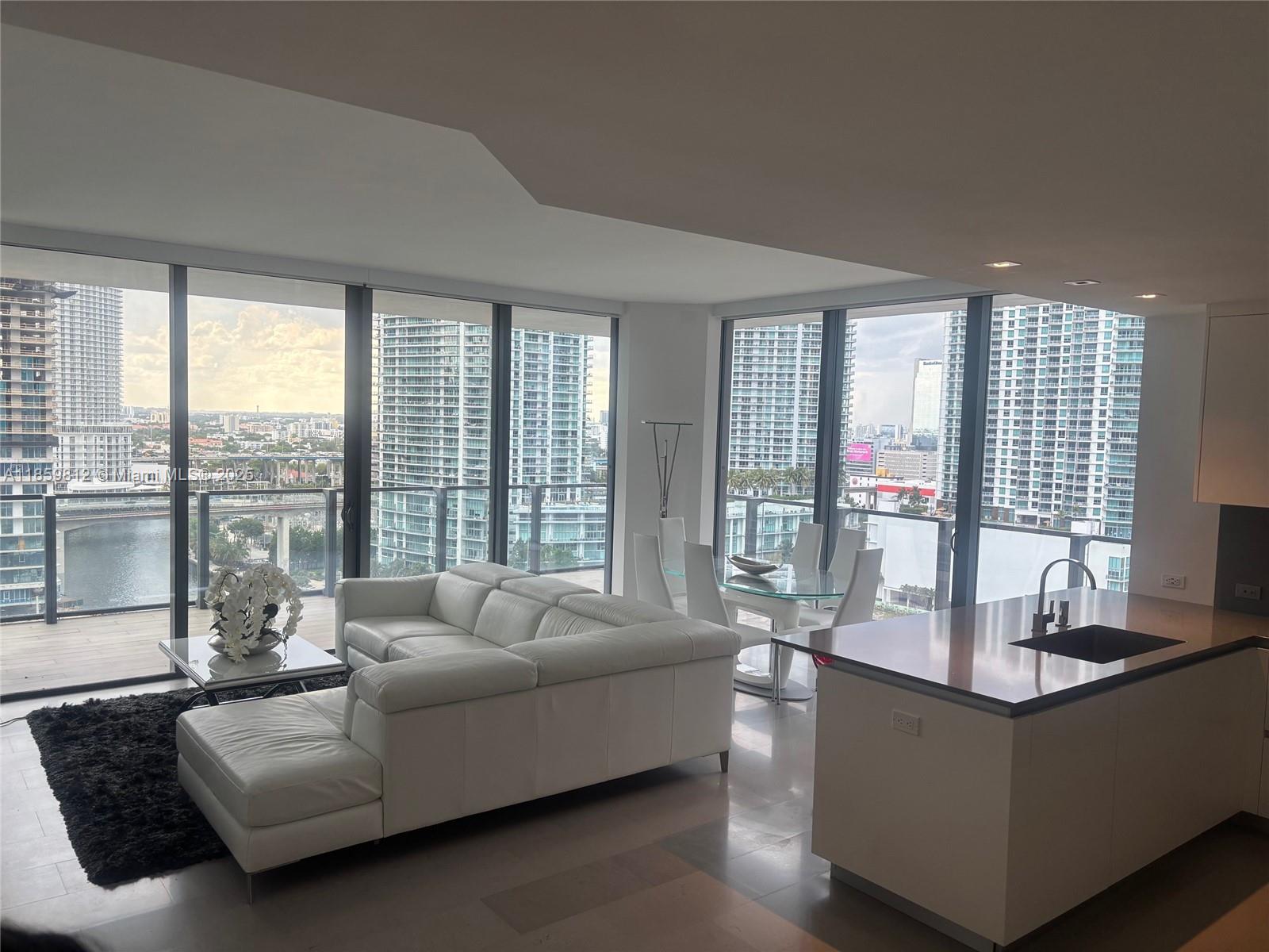 68 SE 6th St #1212, Miami FL 33131