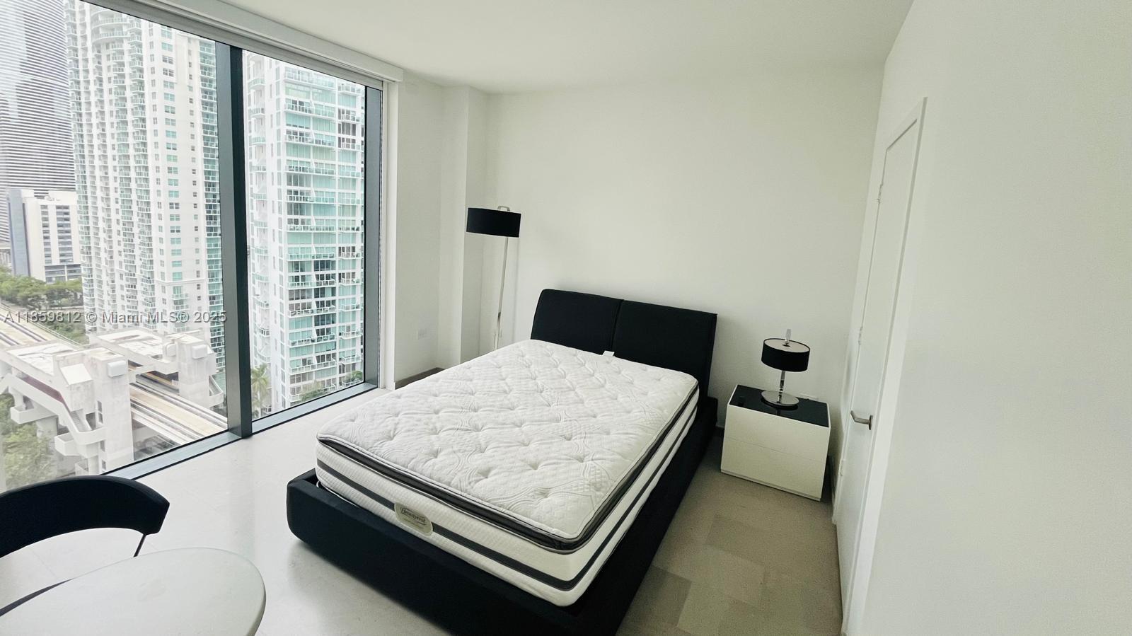 68 SE 6th St #1212, Miami FL 33131
