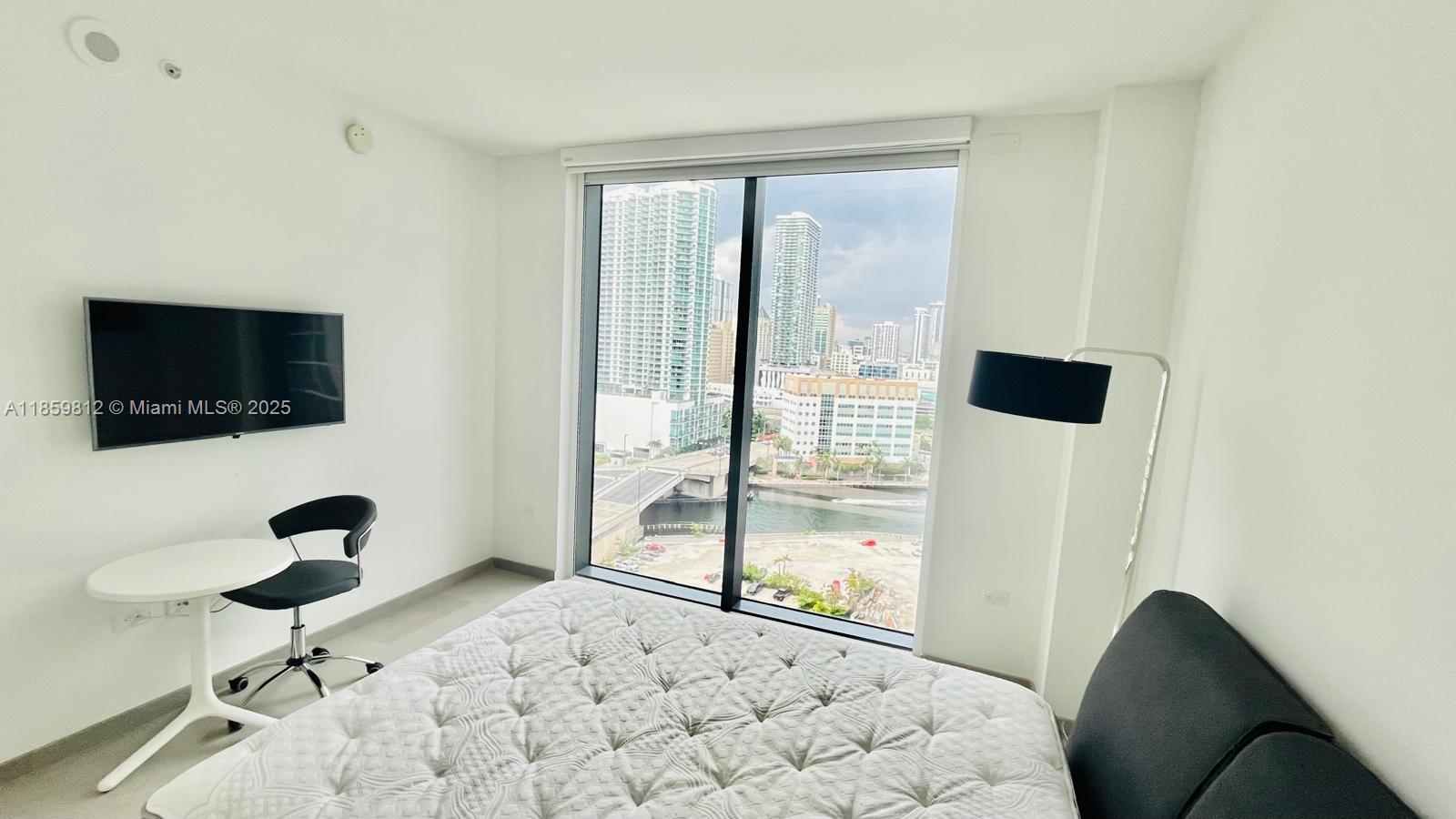 68 SE 6th St #1212, Miami FL 33131