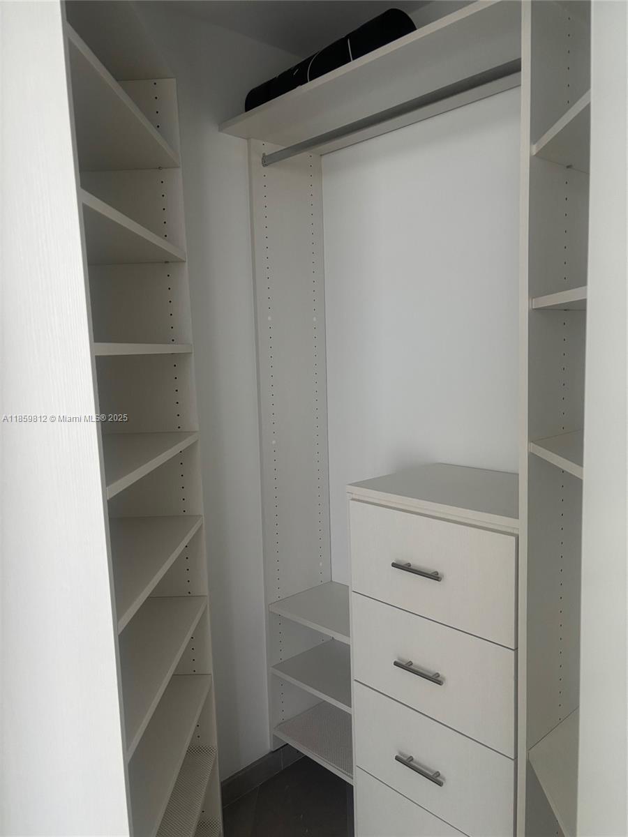 68 SE 6th St #1212, Miami FL 33131
