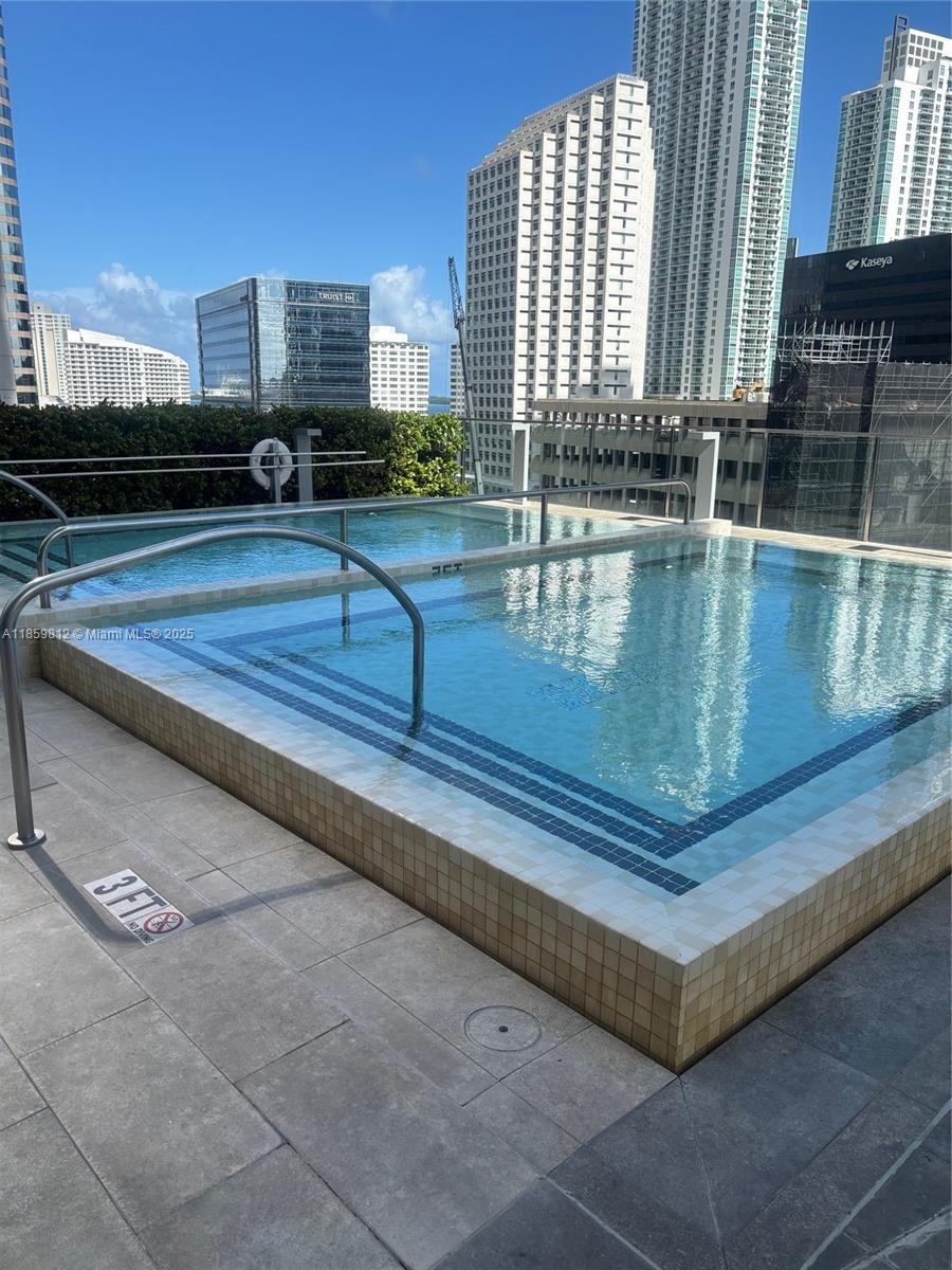 68 SE 6th St #1212, Miami FL 33131
