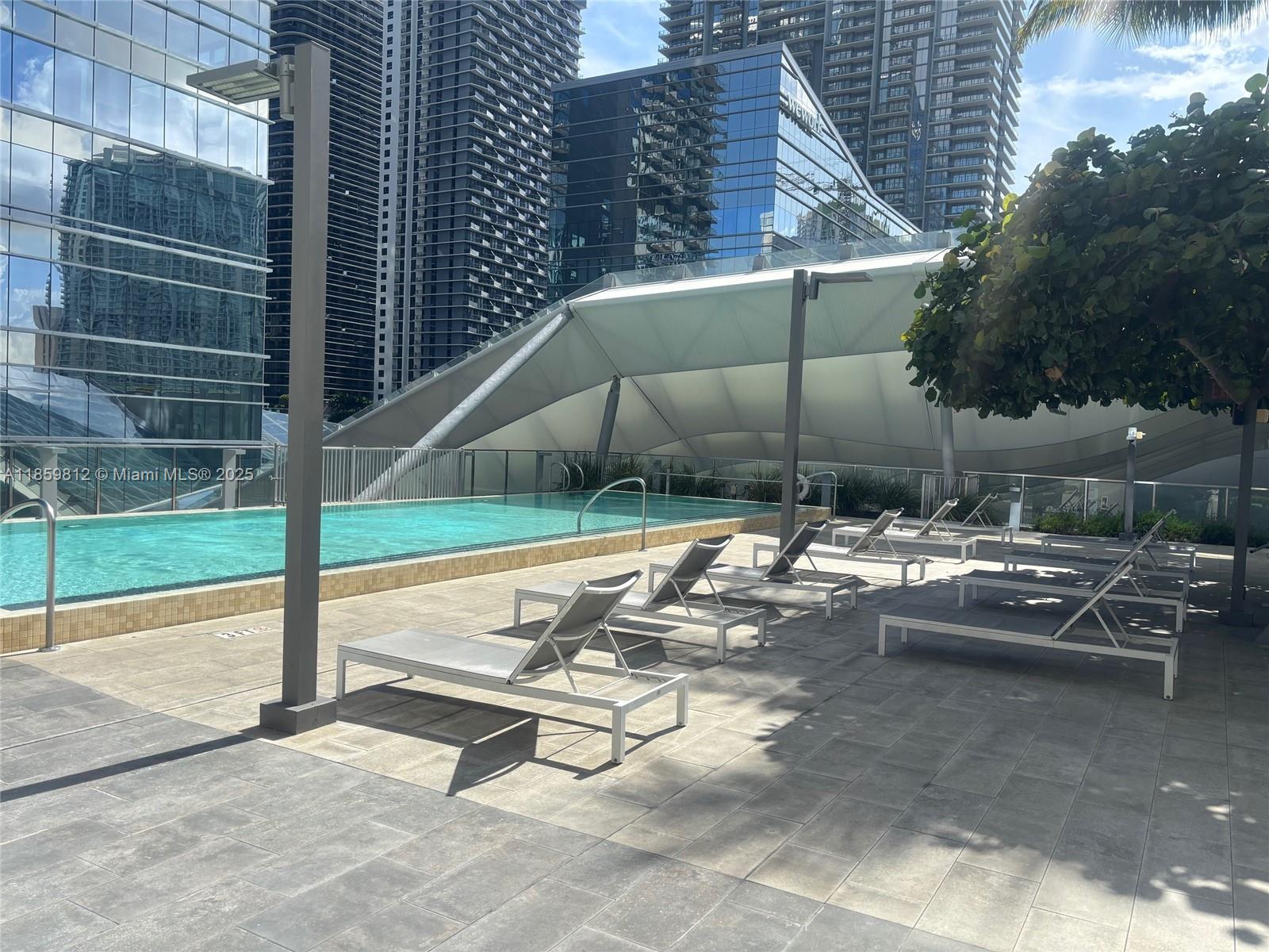 68 SE 6th St #1212, Miami FL 33131