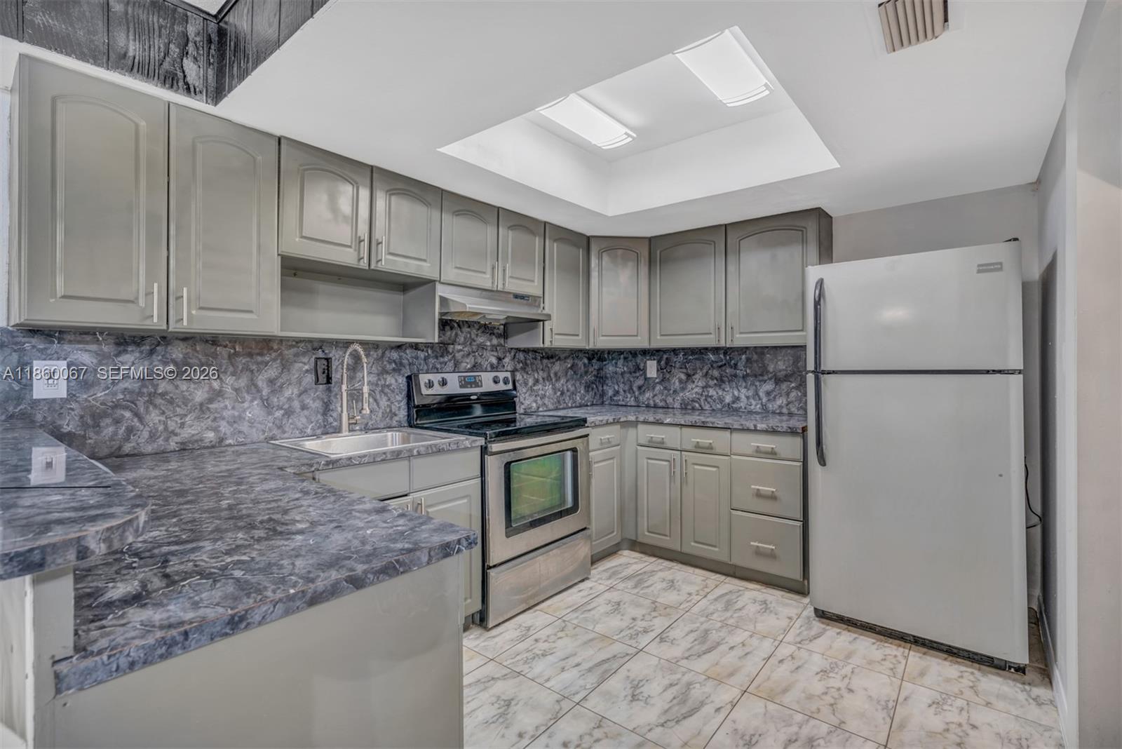 94 Pleasant Hill Ln, Tamarac FL 33319