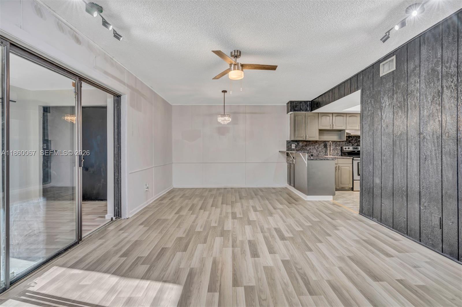 94 Pleasant Hill Ln, Tamarac FL 33319