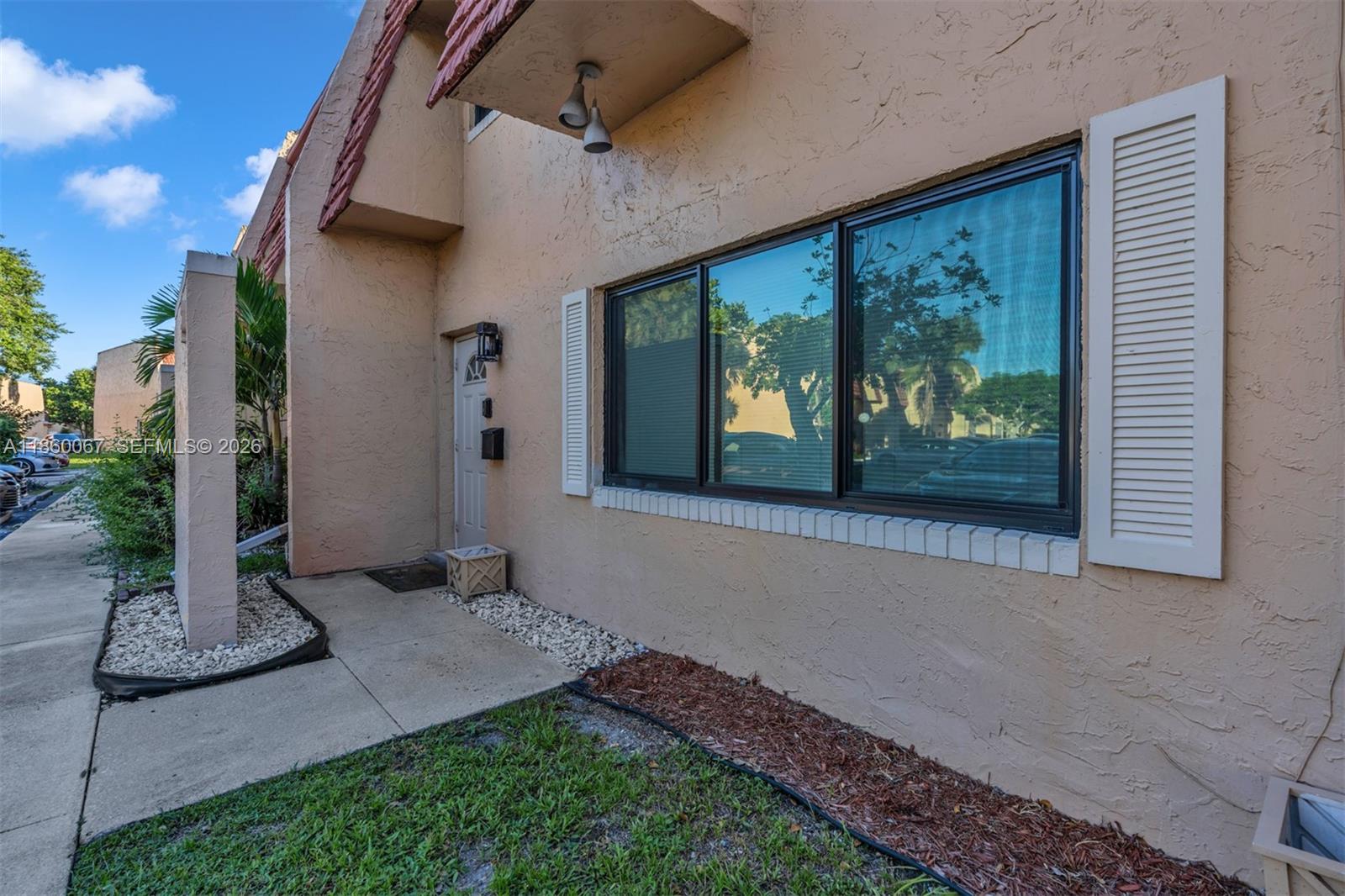94 Pleasant Hill Ln, Tamarac FL 33319