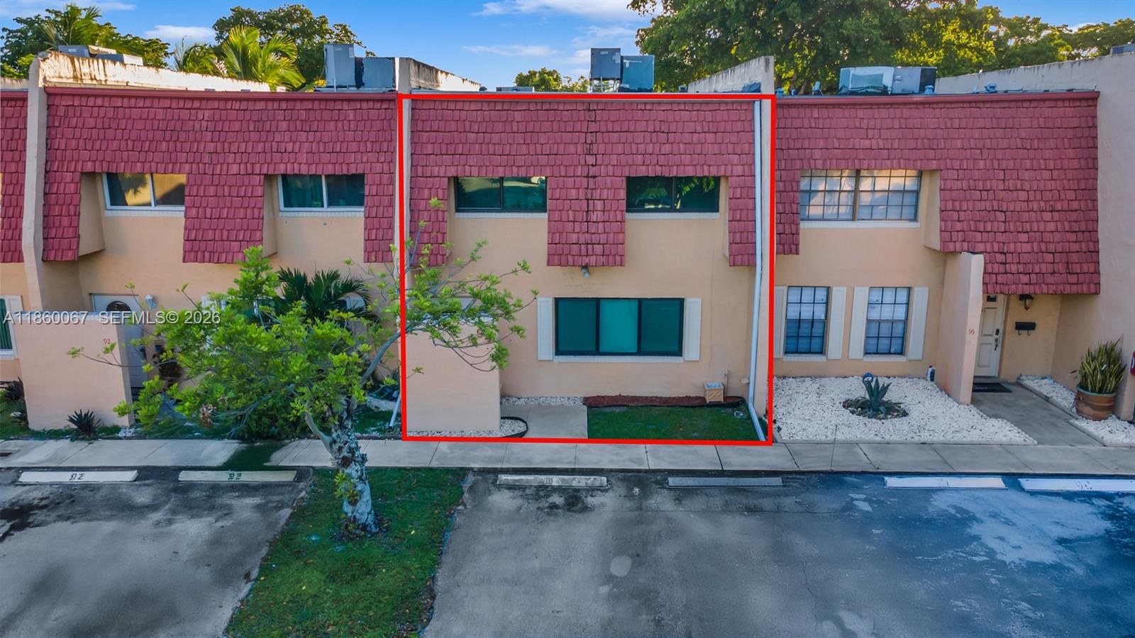 94 Pleasant Hill Ln, Tamarac FL 33319