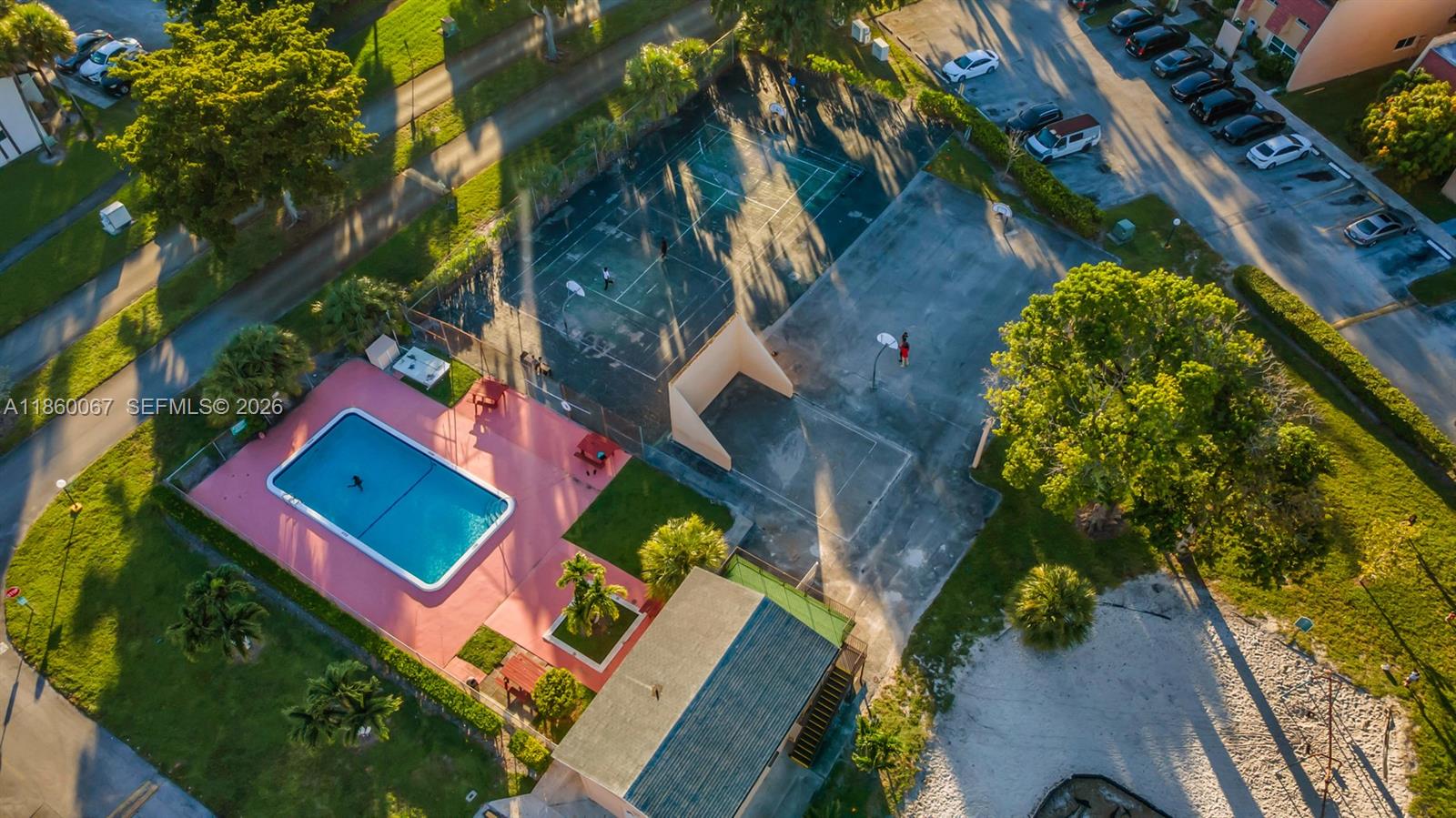 94 Pleasant Hill Ln, Tamarac FL 33319