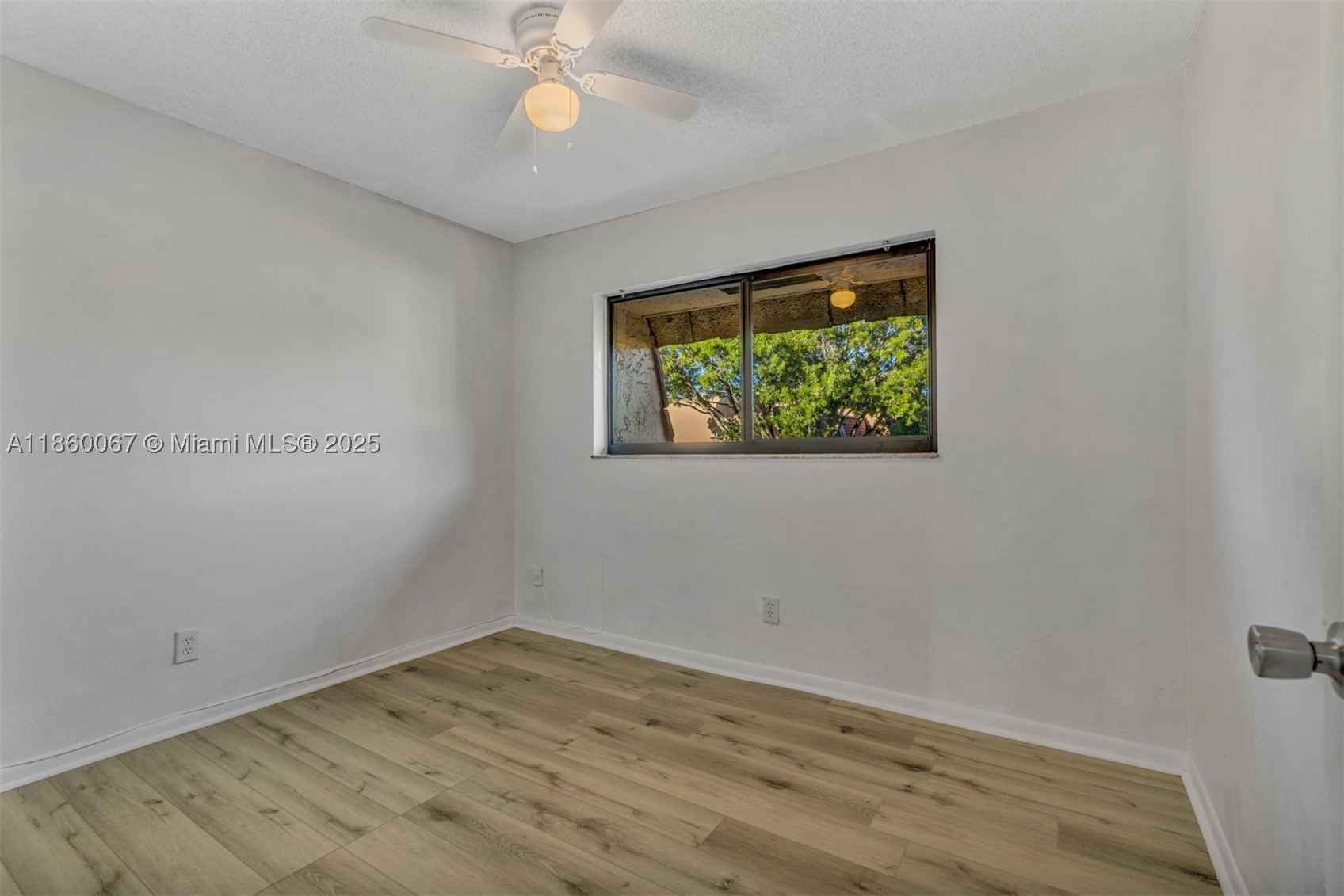 94 Pleasant Hill Ln, Tamarac FL 33319