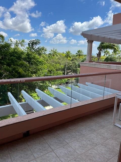 10 Edgewater Dr #4H, Coral Gables FL 33133