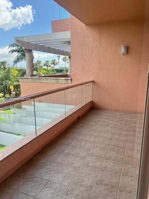 10 Edgewater Dr #4H, Coral Gables FL 33133