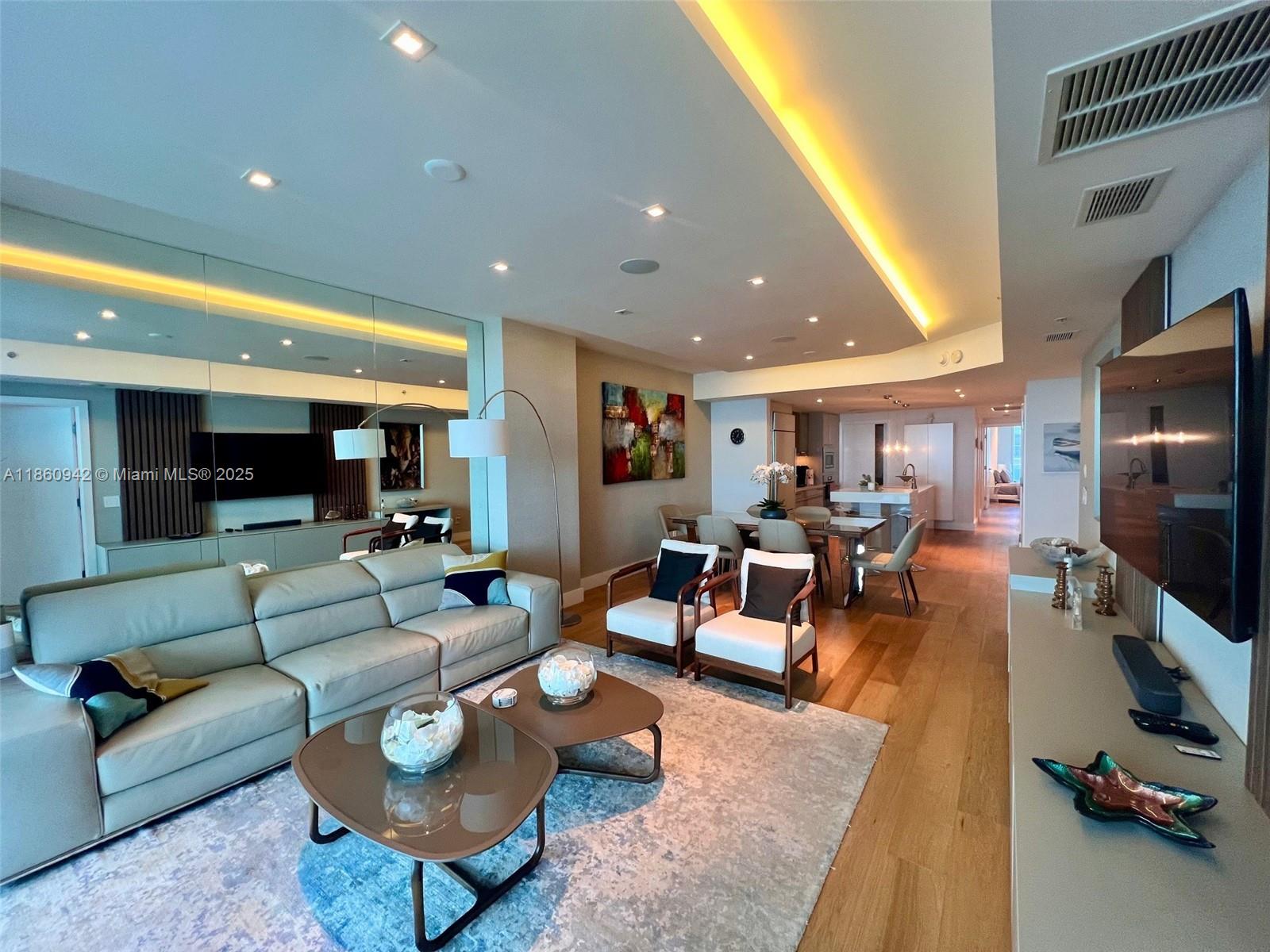 3801 Collins Ave #705, Miami Beach FL 33140