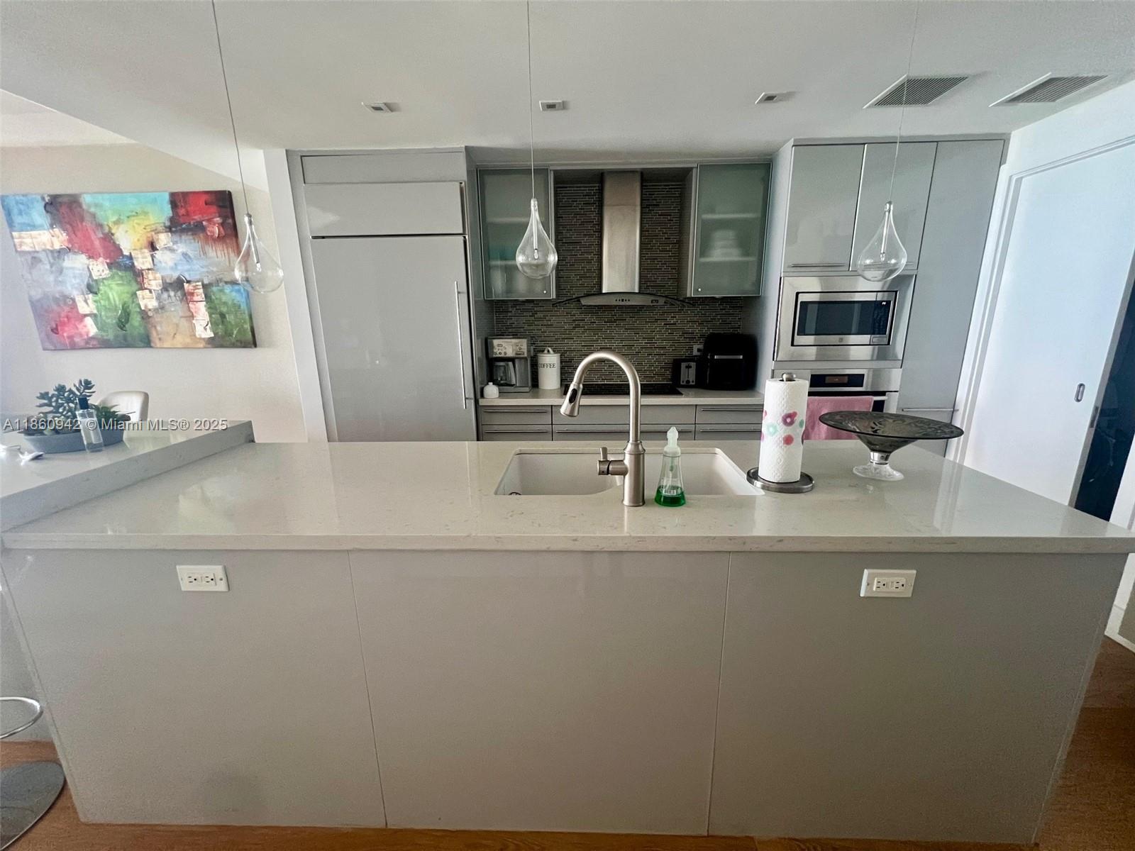 3801 Collins Ave #705, Miami Beach FL 33140