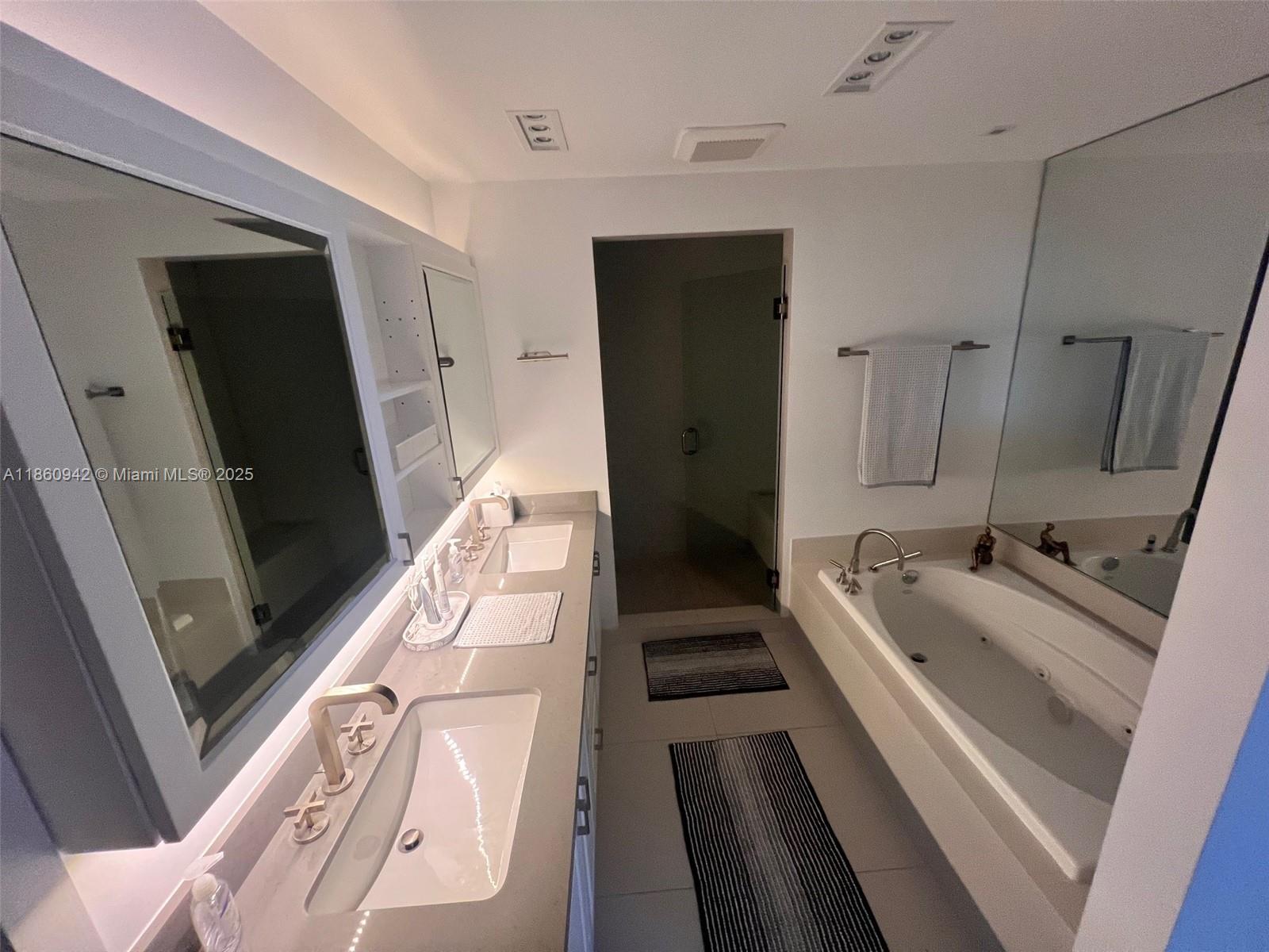 3801 Collins Ave #705, Miami Beach FL 33140