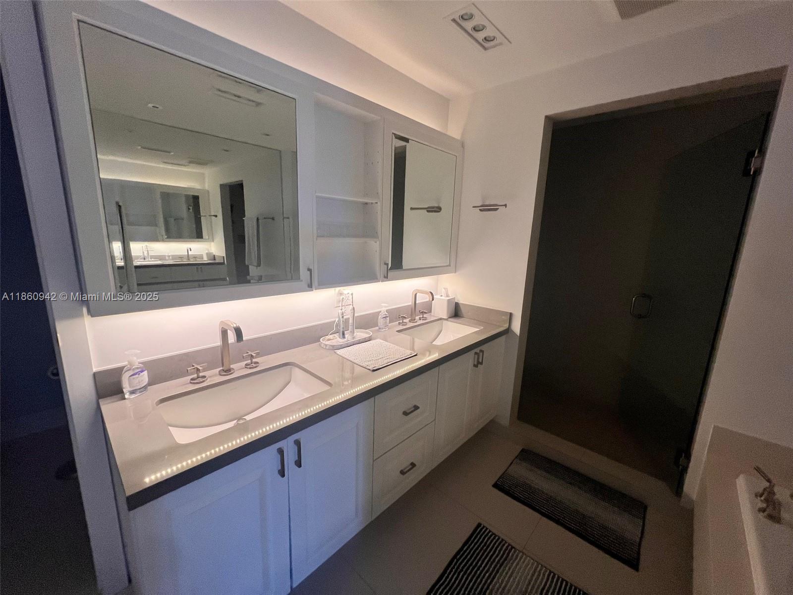 3801 Collins Ave #705, Miami Beach FL 33140