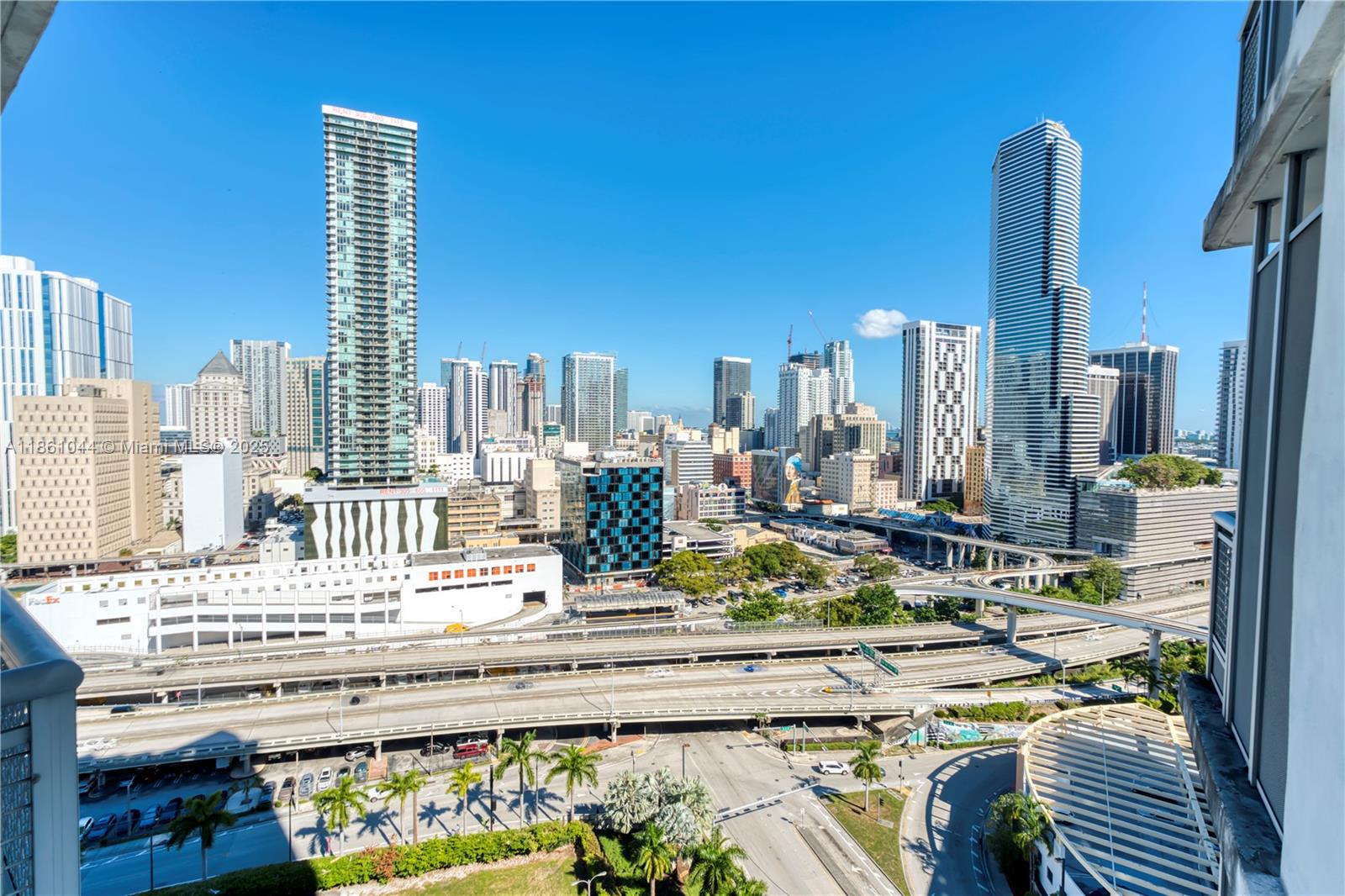 350 S Miami Ave #2105, Miami FL 33130