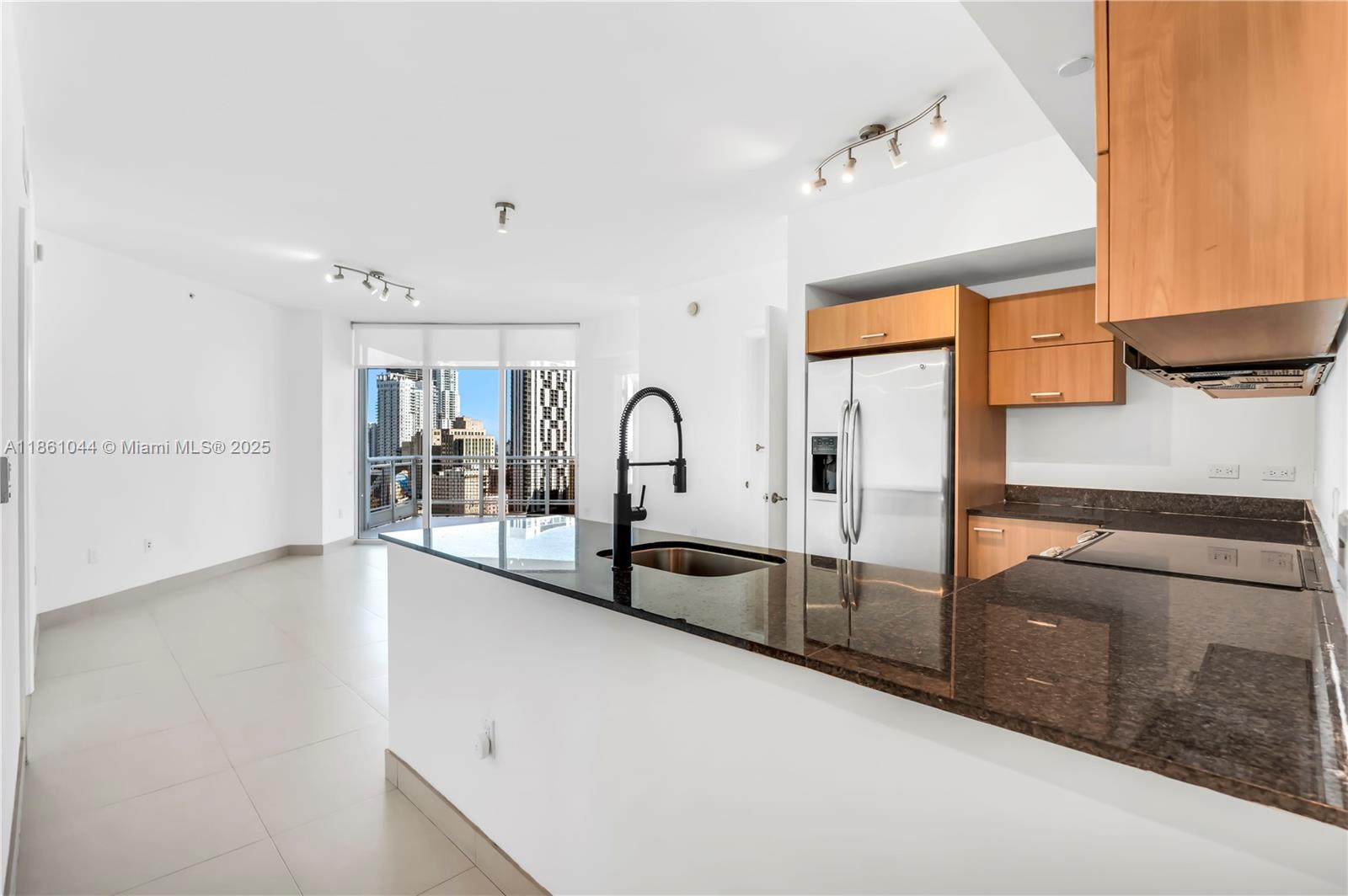 350 S Miami Ave #2105, Miami FL 33130