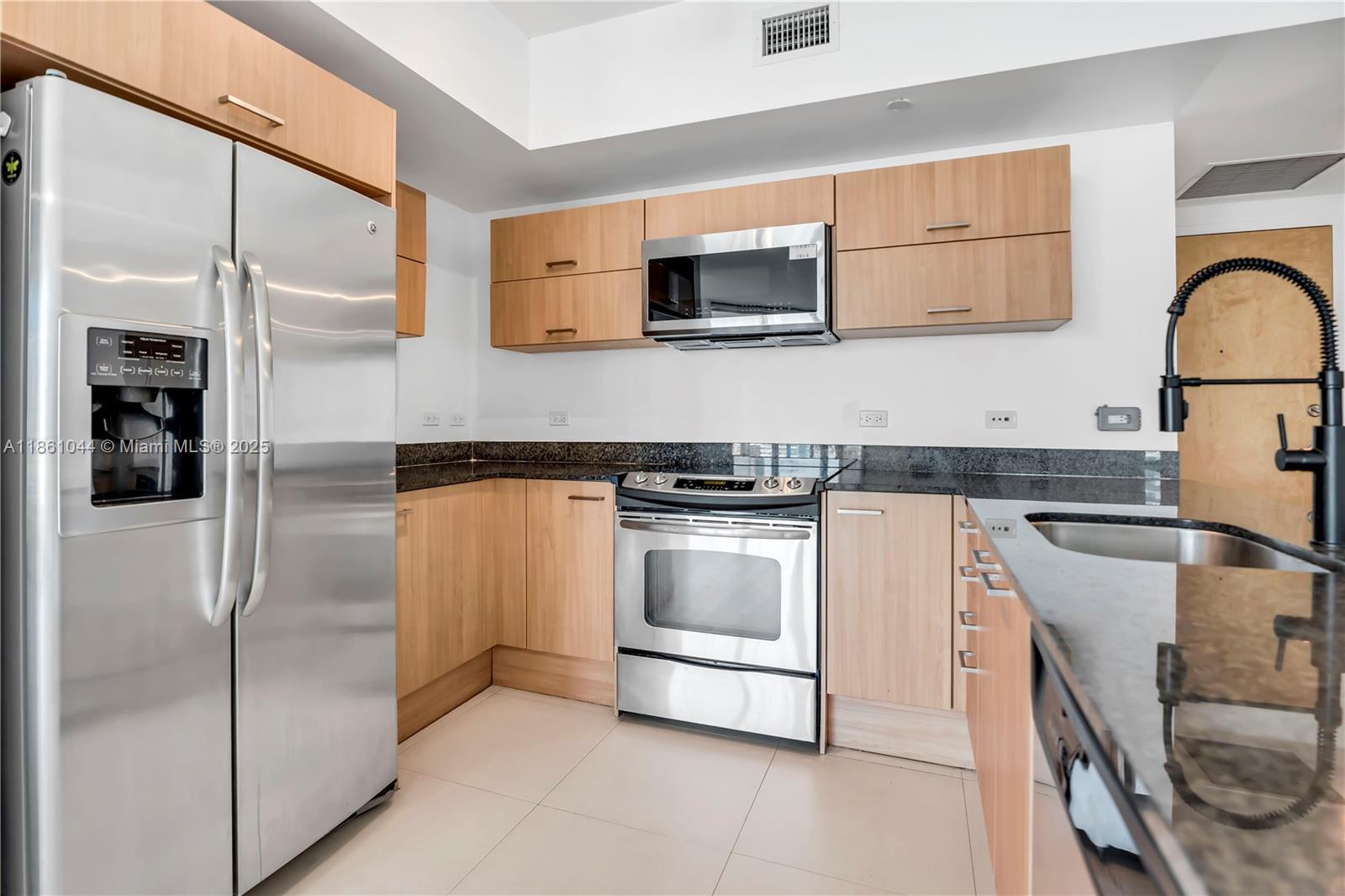 350 S Miami Ave #2105, Miami FL 33130