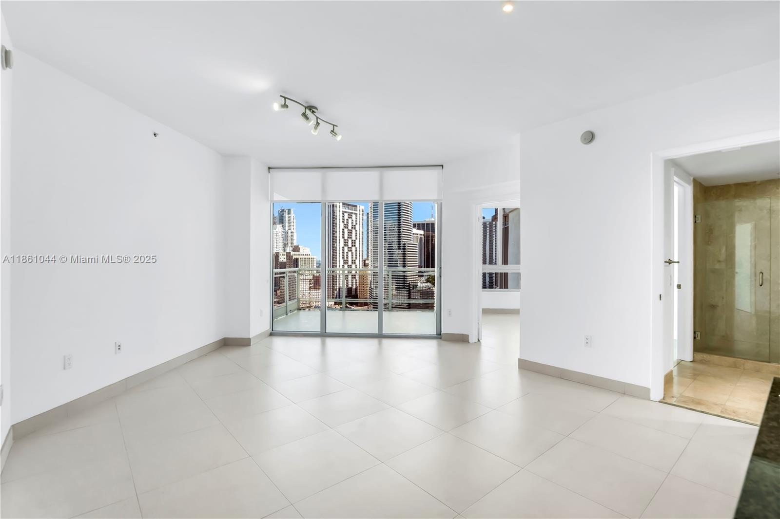 350 S Miami Ave #2105, Miami FL 33130