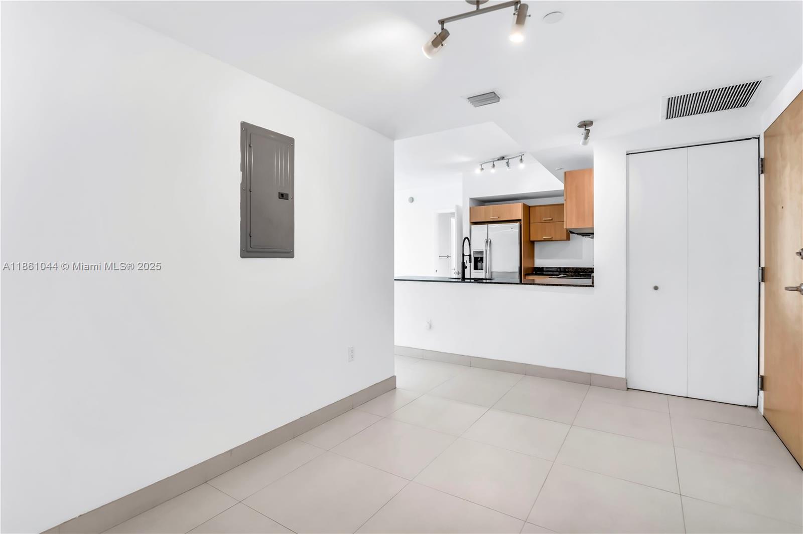 350 S Miami Ave #2105, Miami FL 33130