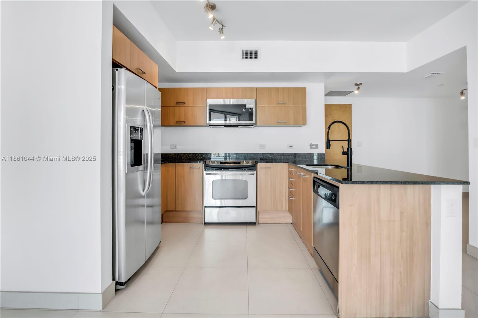 350 S Miami Ave #2105, Miami FL 33130