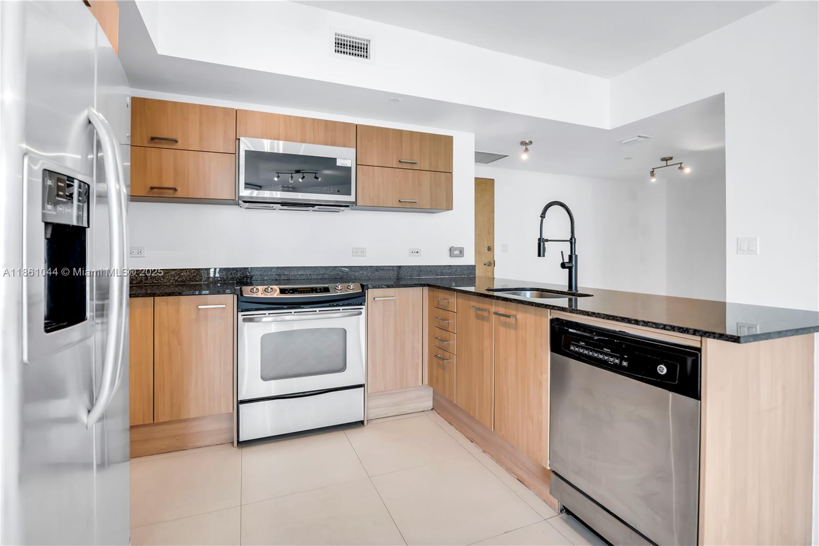 350 S Miami Ave #2105, Miami FL 33130
