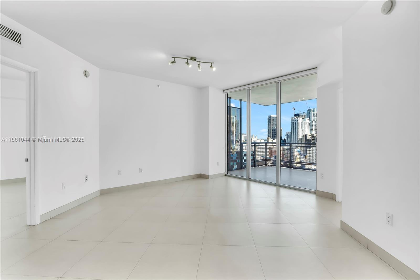 350 S Miami Ave #2105, Miami FL 33130