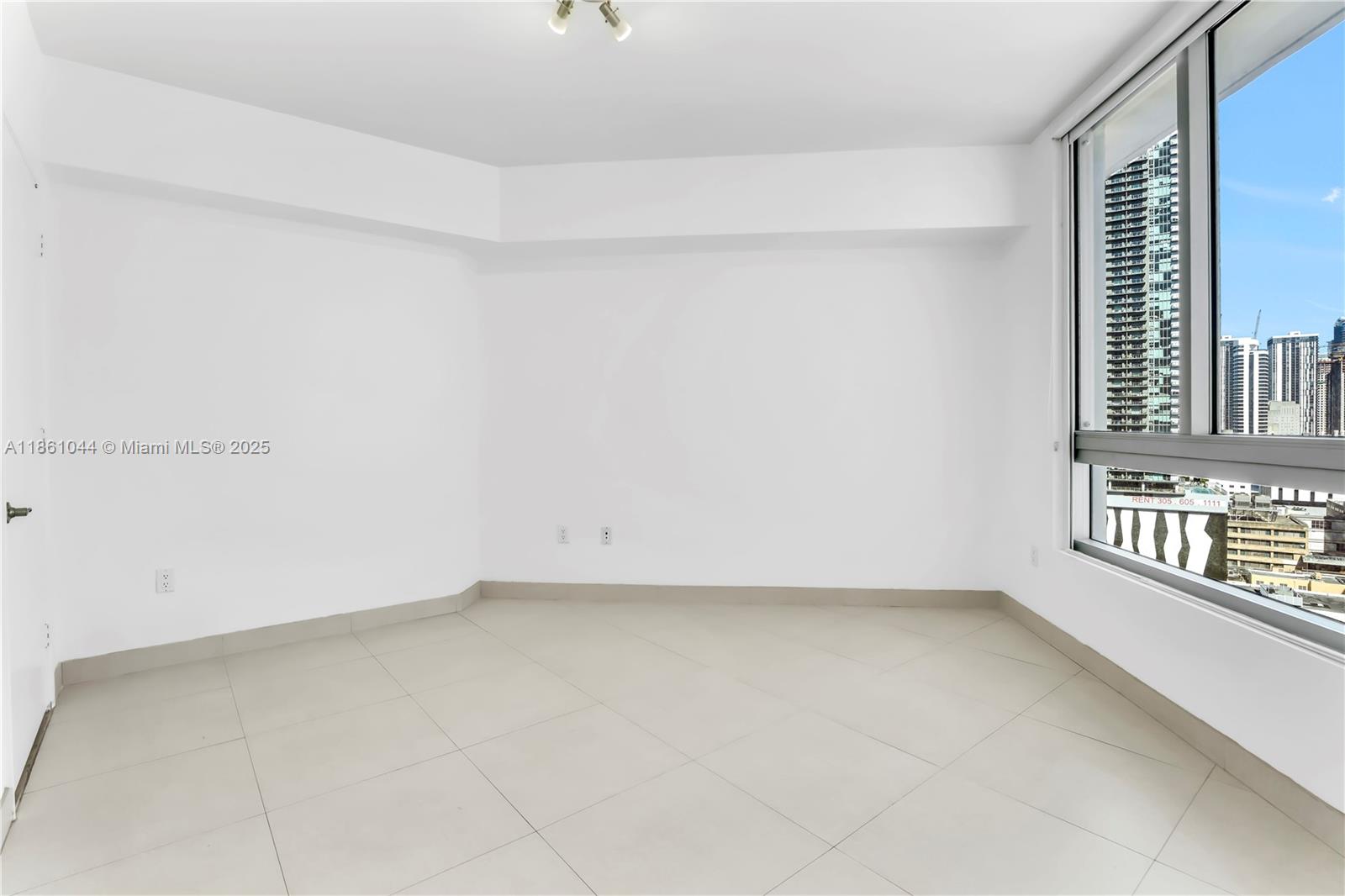 350 S Miami Ave #2105, Miami FL 33130