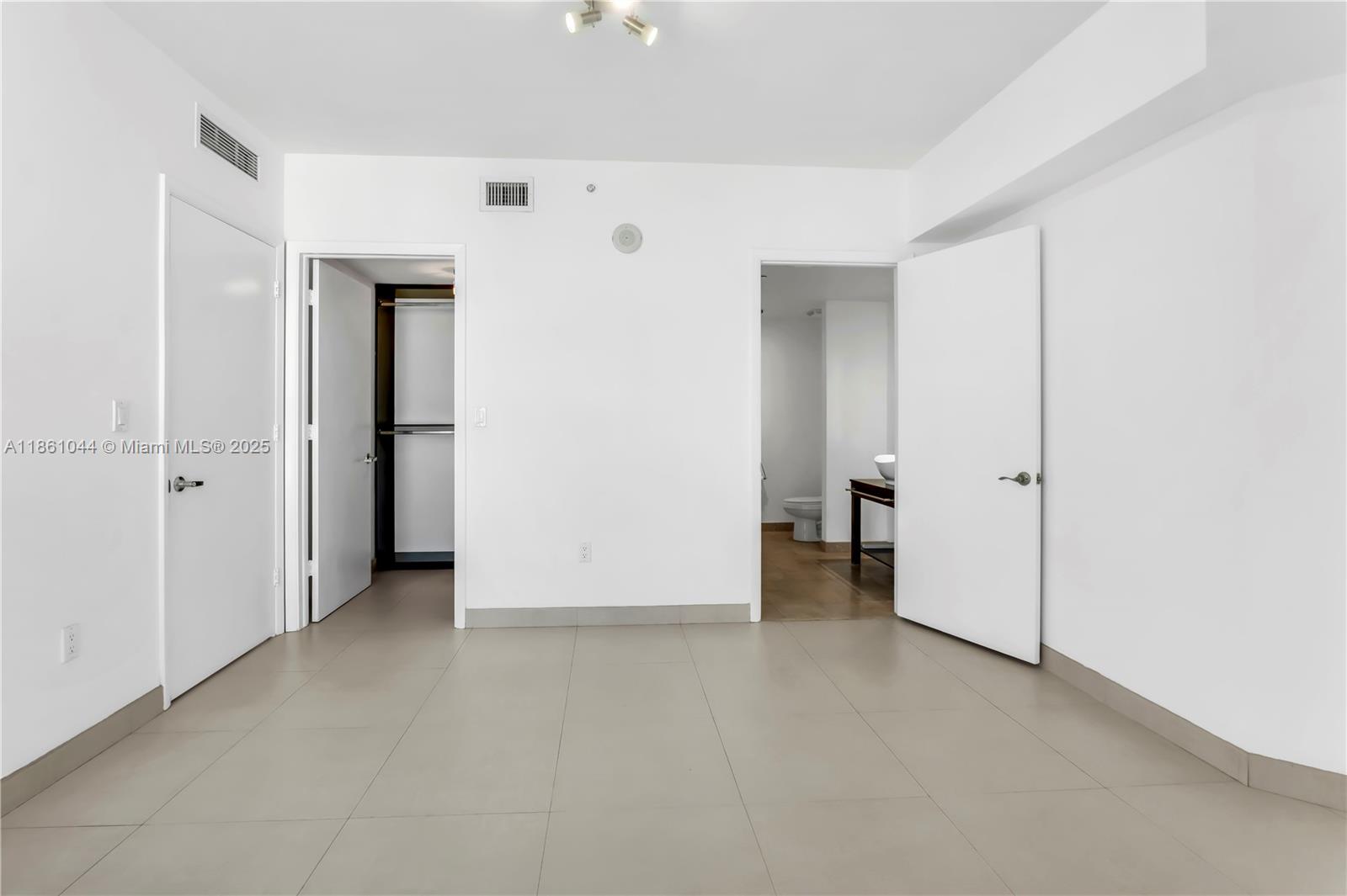 350 S Miami Ave #2105, Miami FL 33130