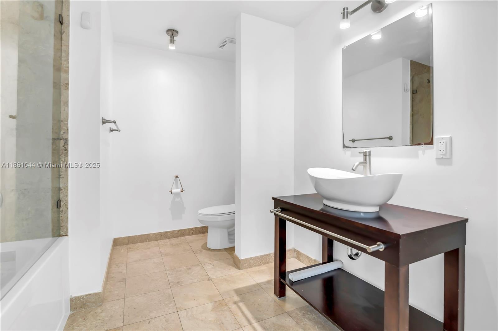 350 S Miami Ave #2105, Miami FL 33130