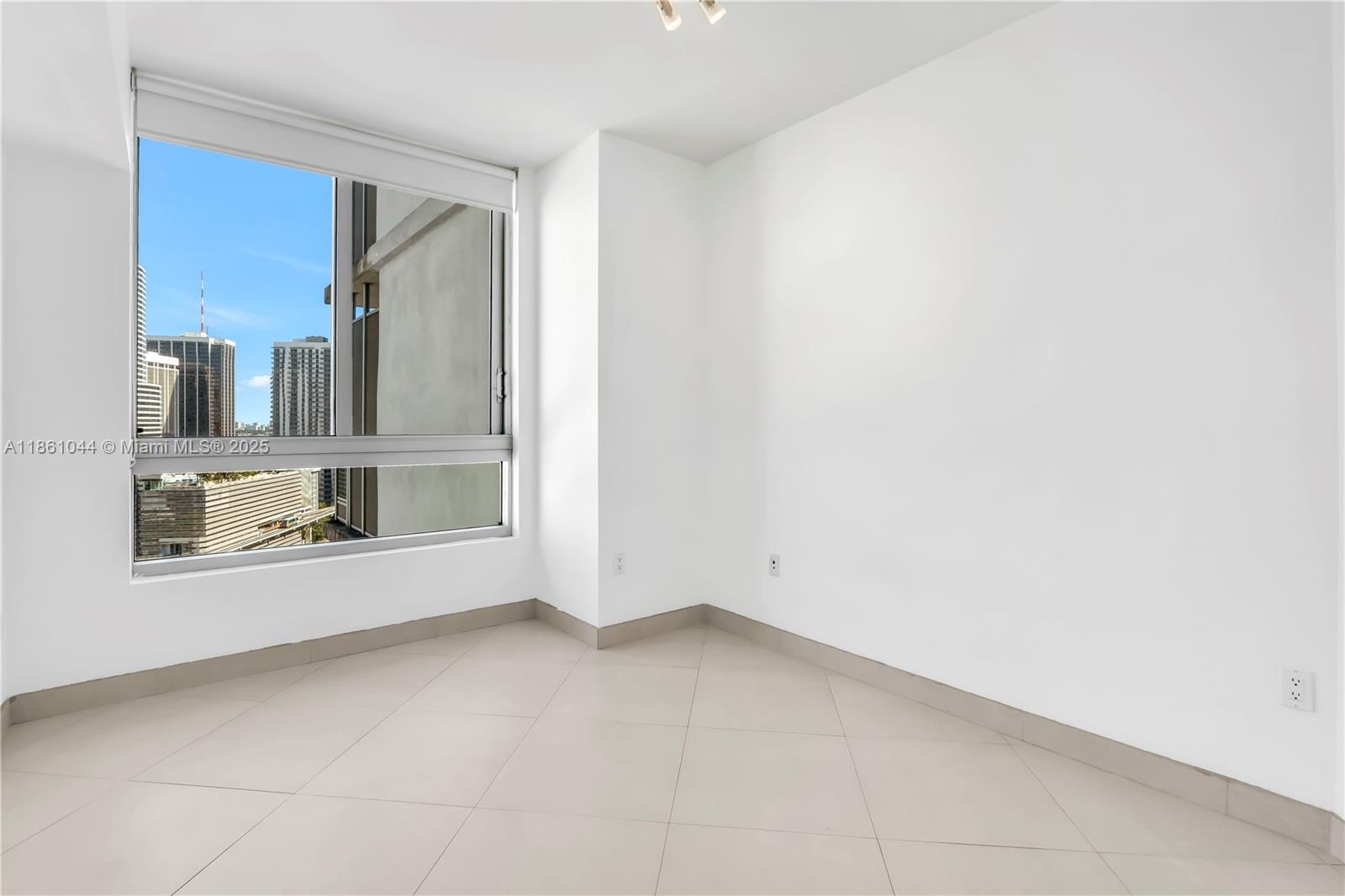 350 S Miami Ave #2105, Miami FL 33130