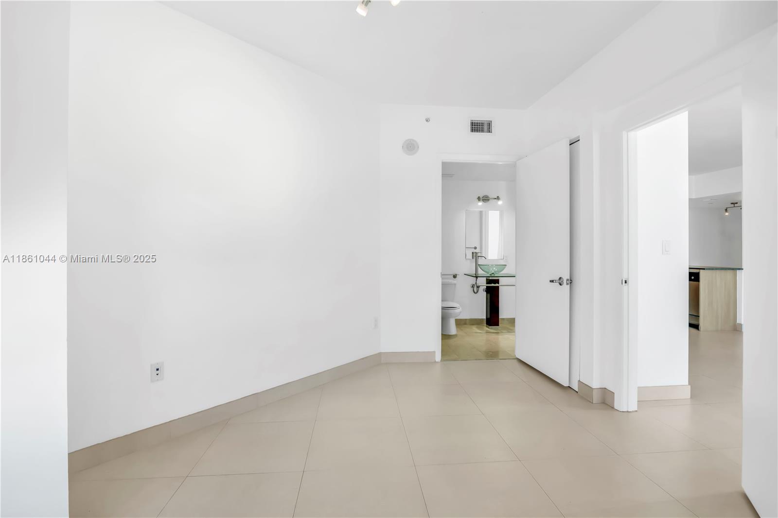 350 S Miami Ave #2105, Miami FL 33130