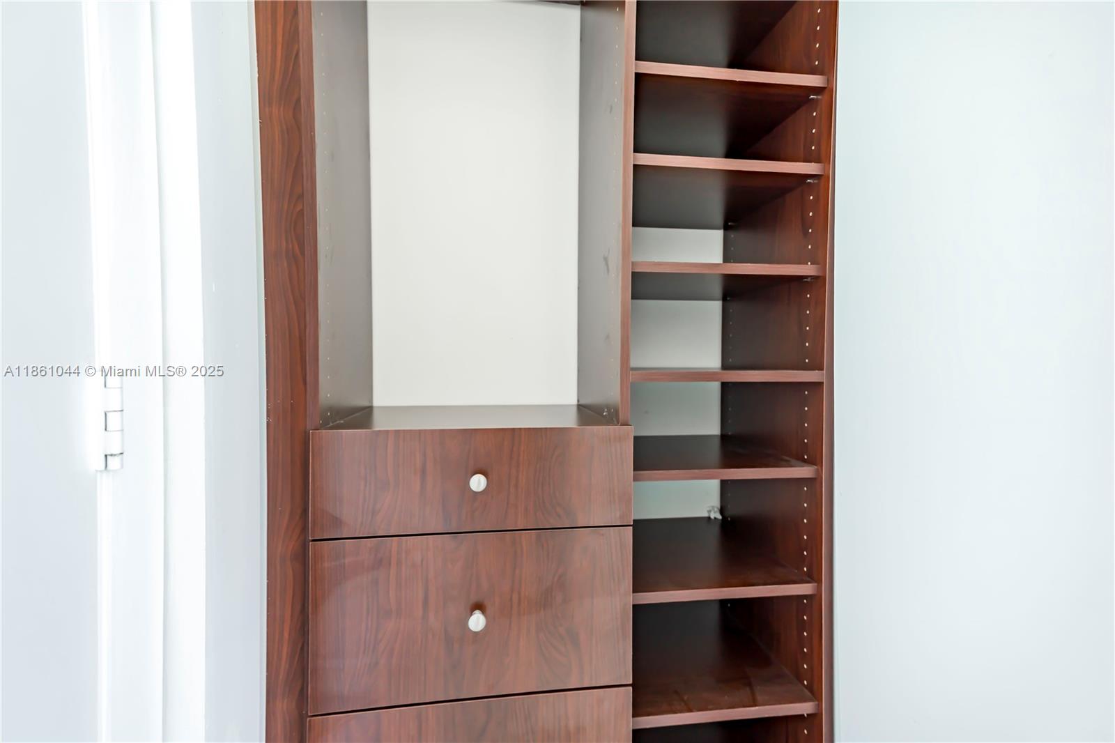 350 S Miami Ave #2105, Miami FL 33130