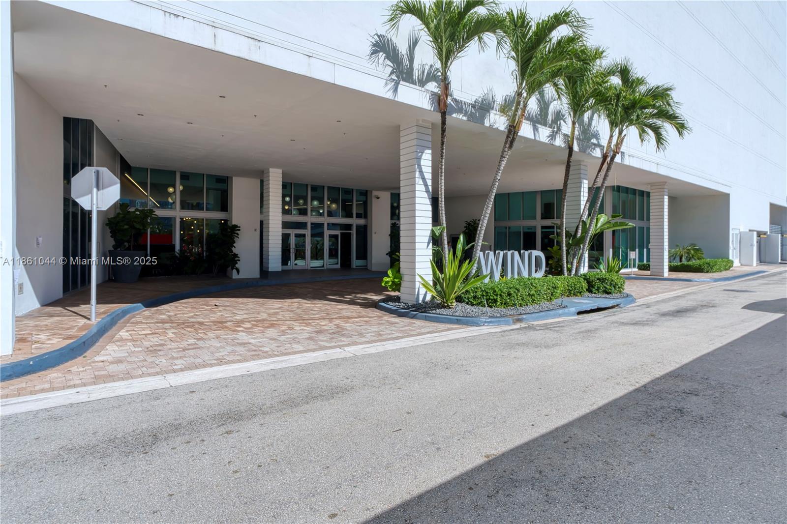 350 S Miami Ave #2105, Miami FL 33130