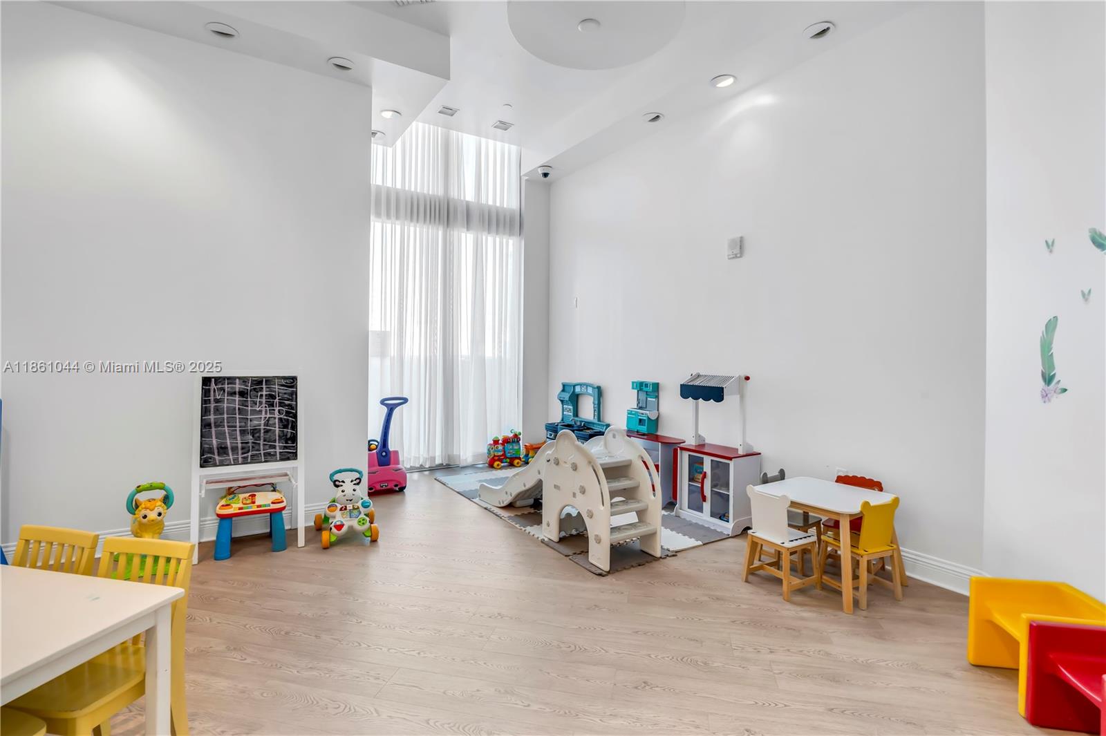 350 S Miami Ave #2105, Miami FL 33130