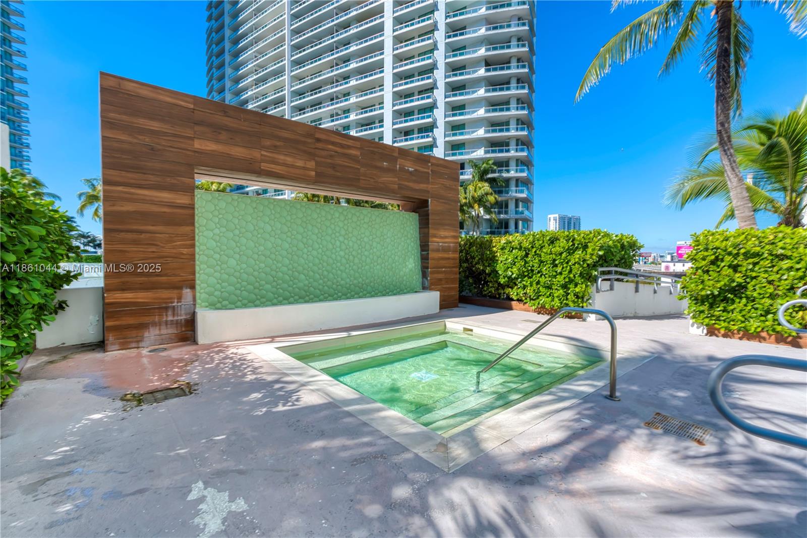 350 S Miami Ave #2105, Miami FL 33130
