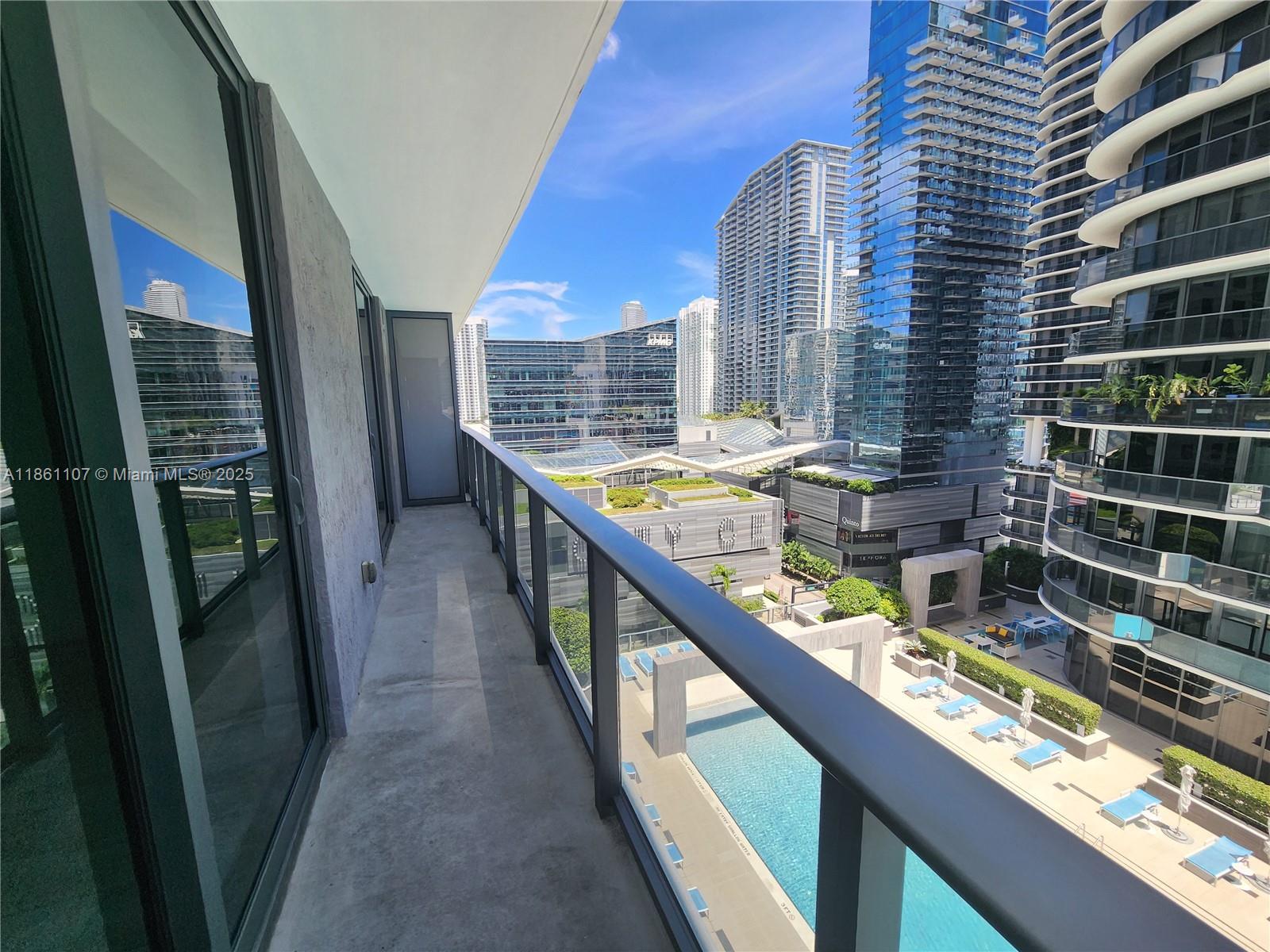 55 SW 9th St #1402, Miami FL 33130