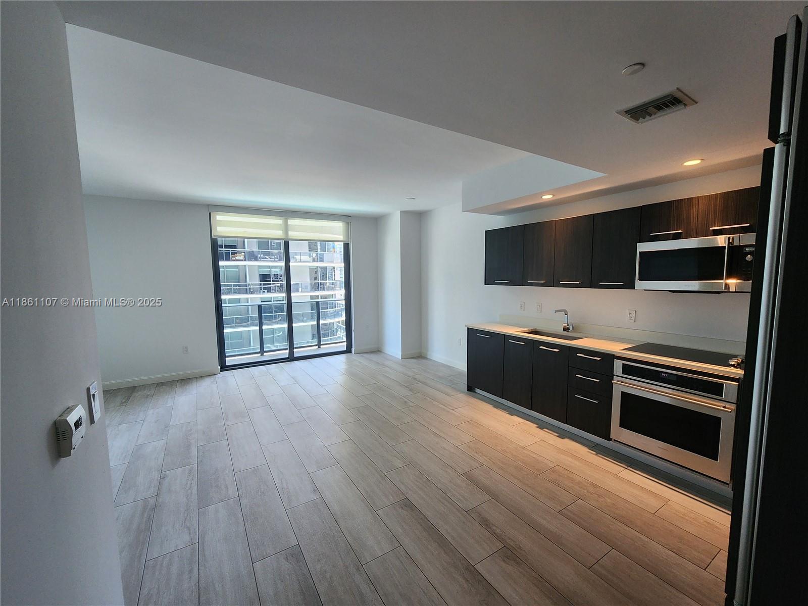 55 SW 9th St #1402, Miami FL 33130