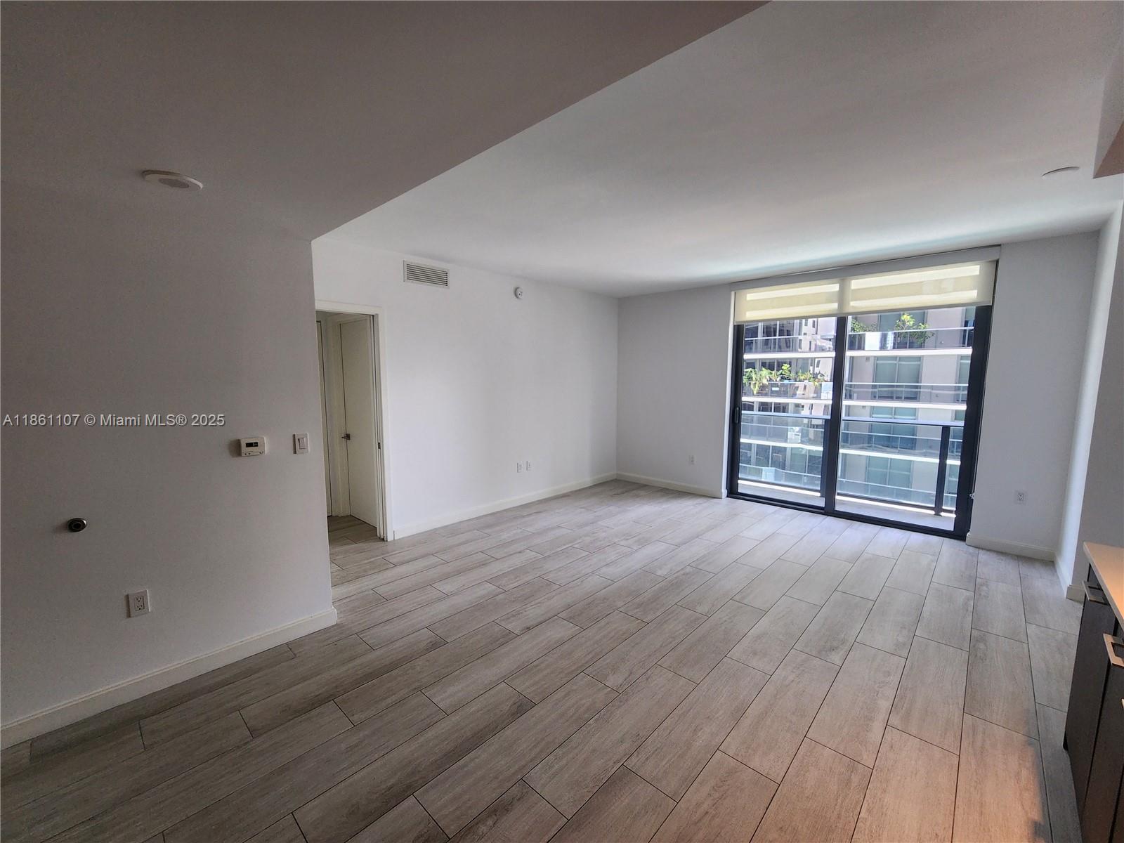 55 SW 9th St #1402, Miami FL 33130