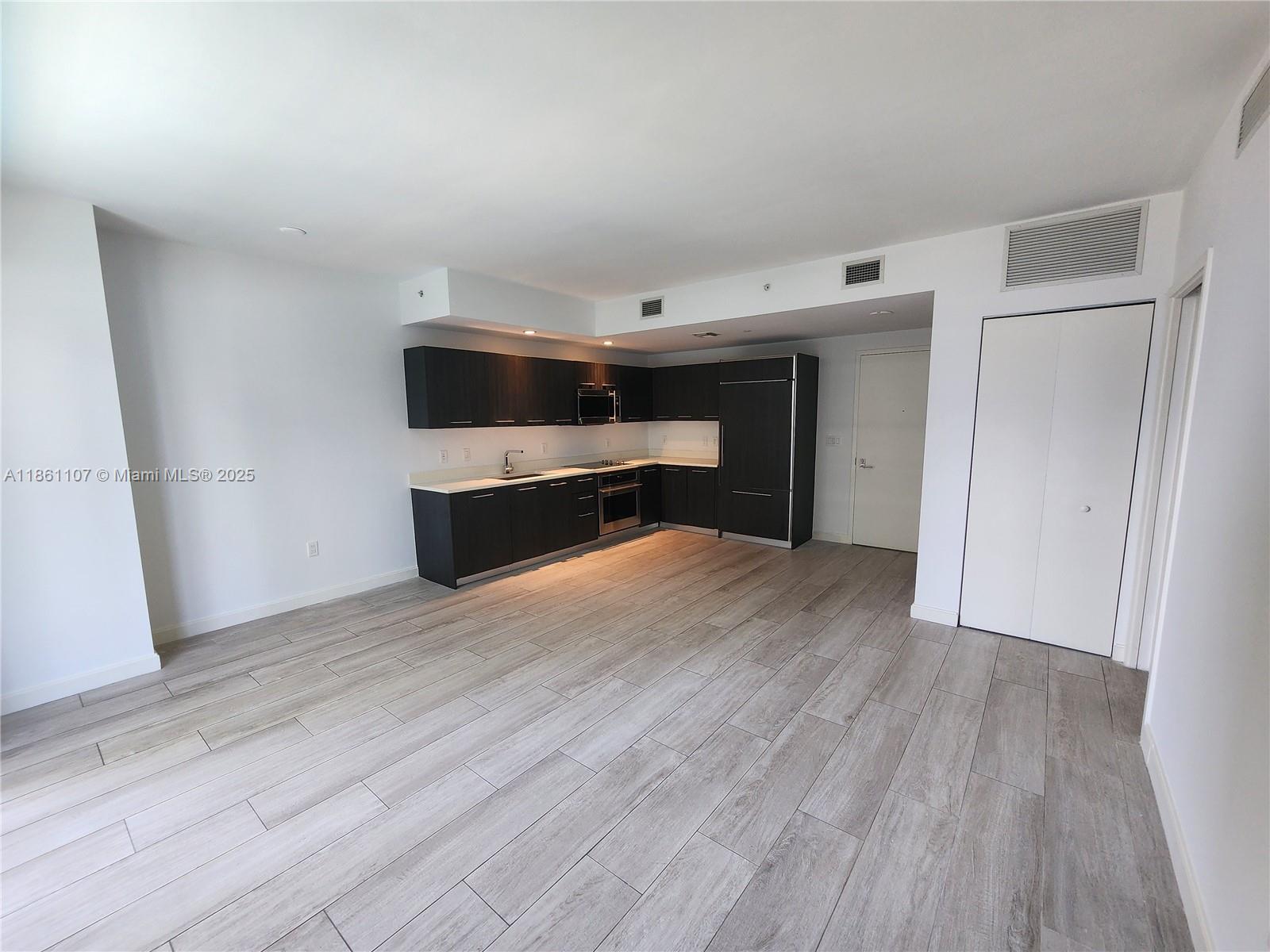 55 SW 9th St #1402, Miami FL 33130