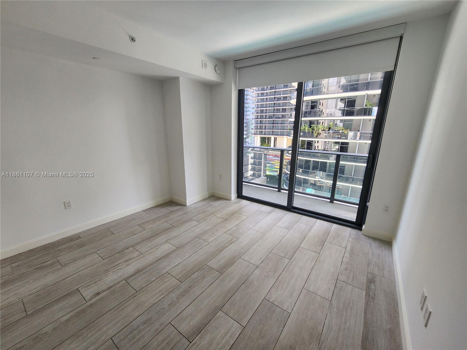 55 SW 9th St #1402, Miami FL 33130
